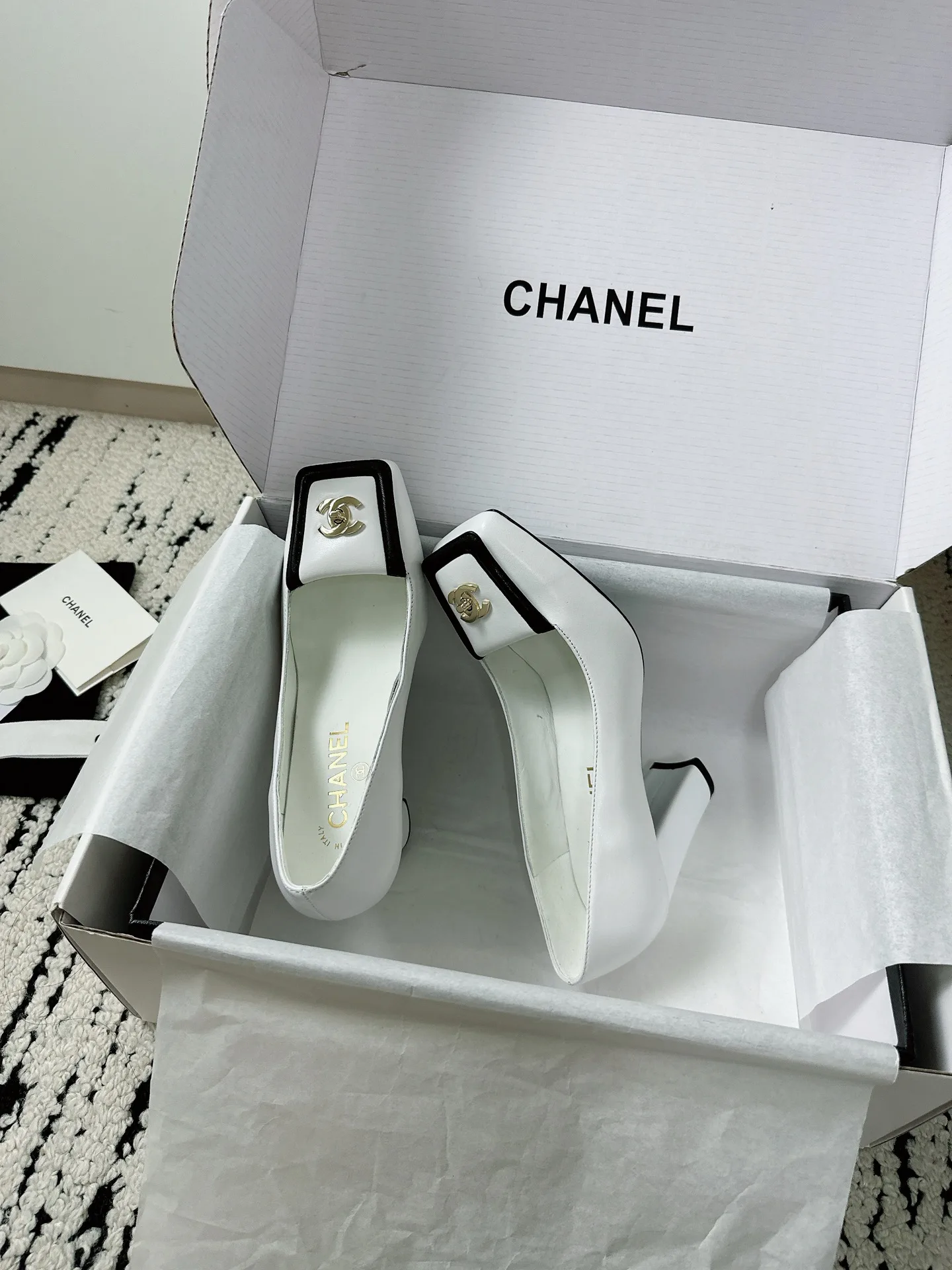 Women's Ballet Flats CHANEL 18070022