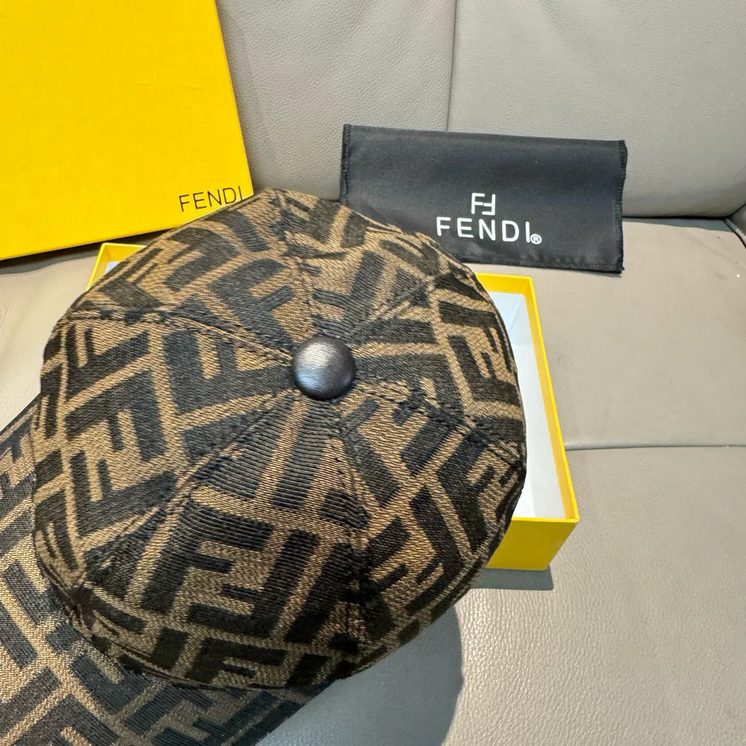 Hats FENDI 18105227
