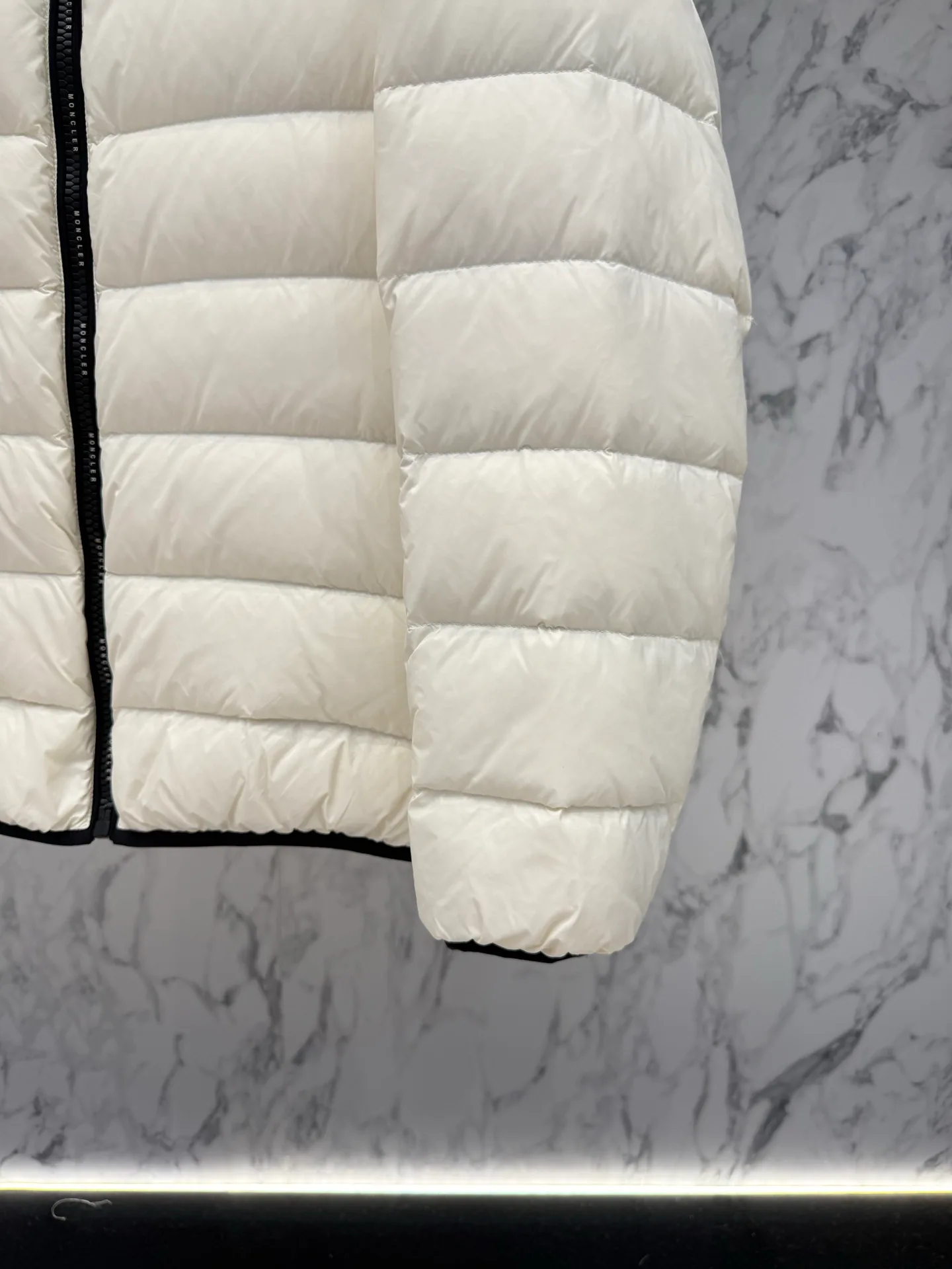 Men's Jackets And Down Jackets MONCLER 18046087