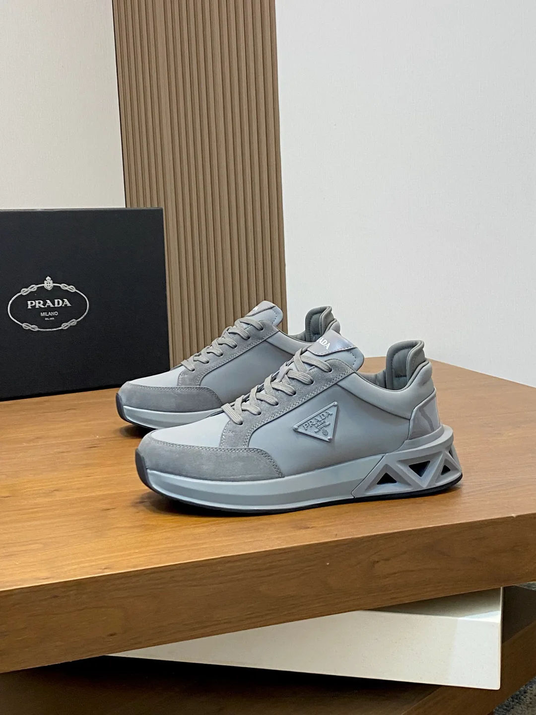 Men's Sneakers PRADA 18116637