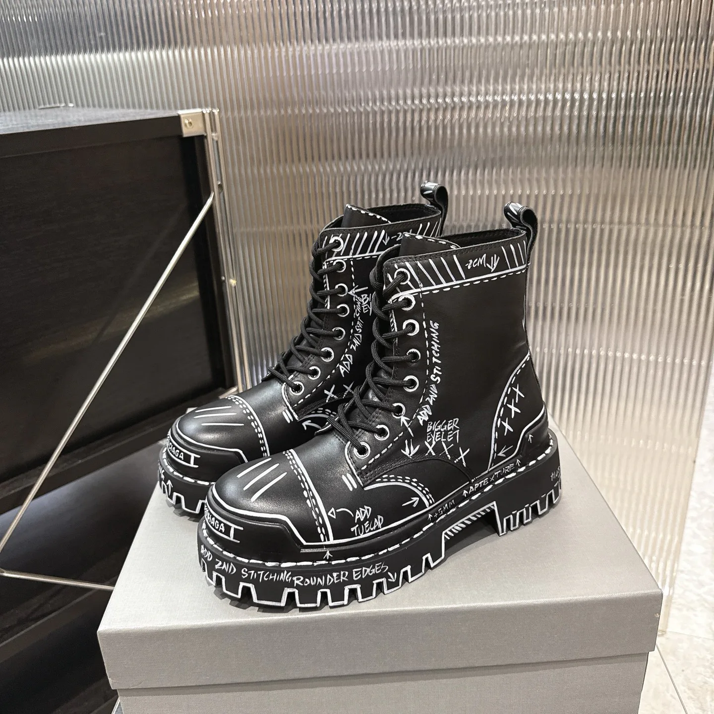 Ботинки Женские Balenciaga 18598033