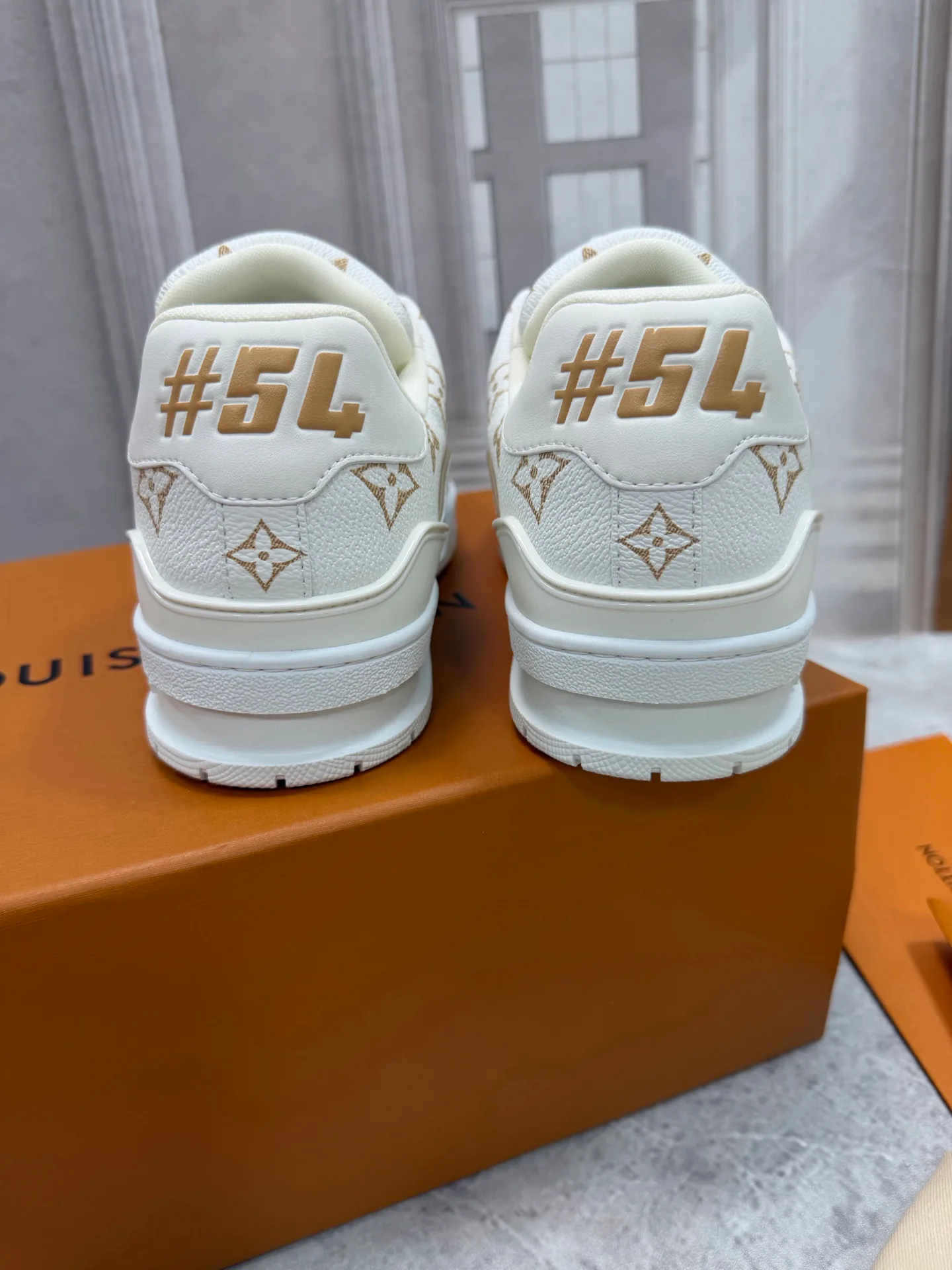 Women's Sneakers LOUIS VUITTON 17963692