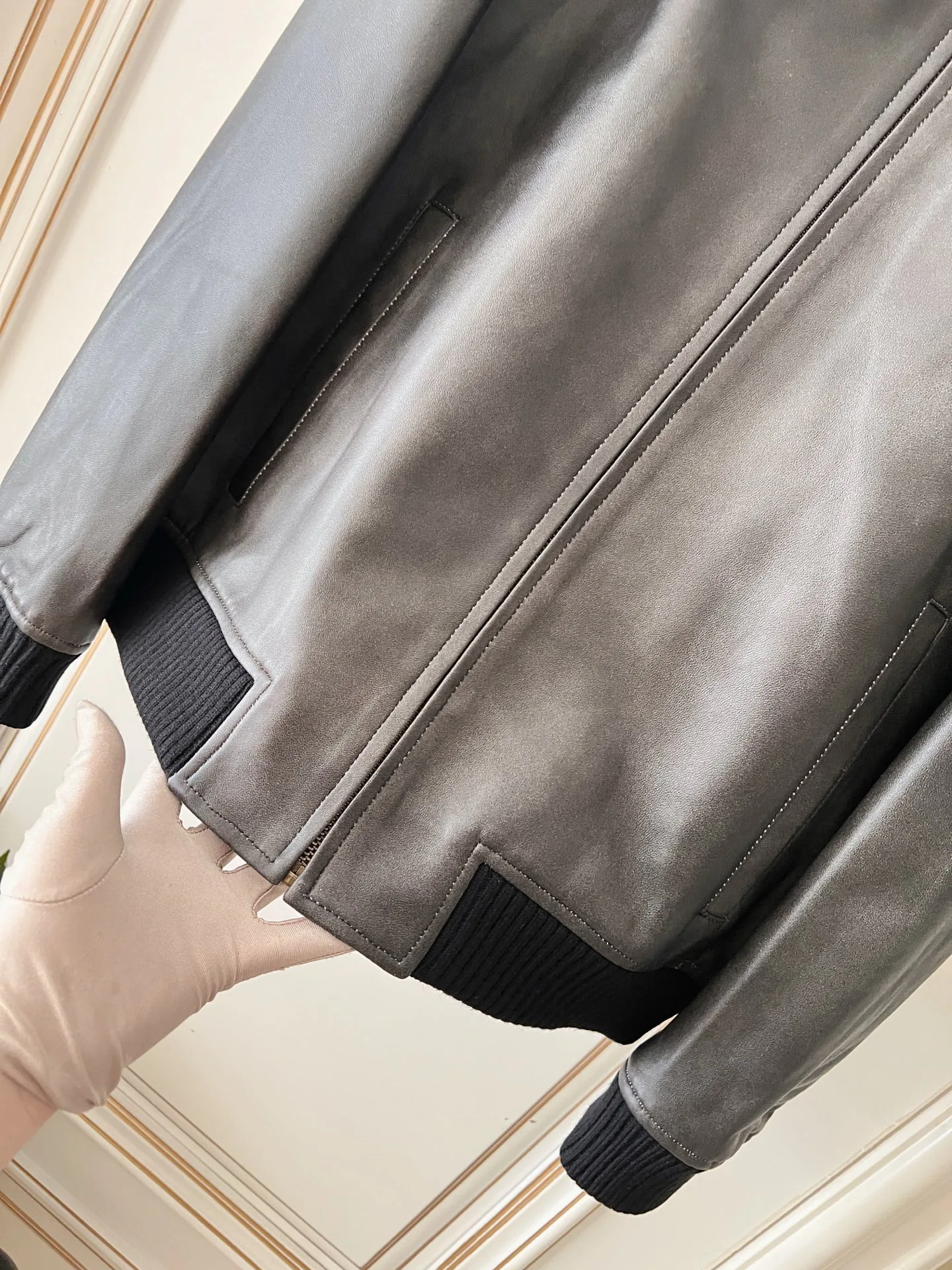 Women's Leather Jackets And Sheepskin Coats LOUIS VUITTON 18409019