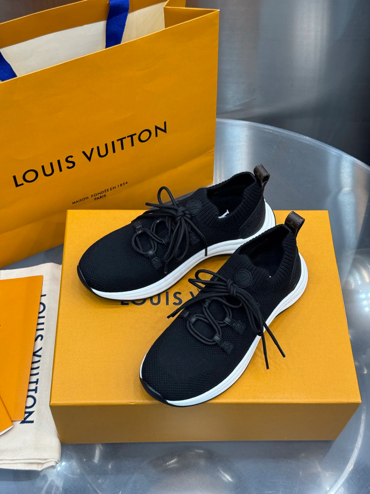 Women's Sneakers LOUIS VUITTON 18202471