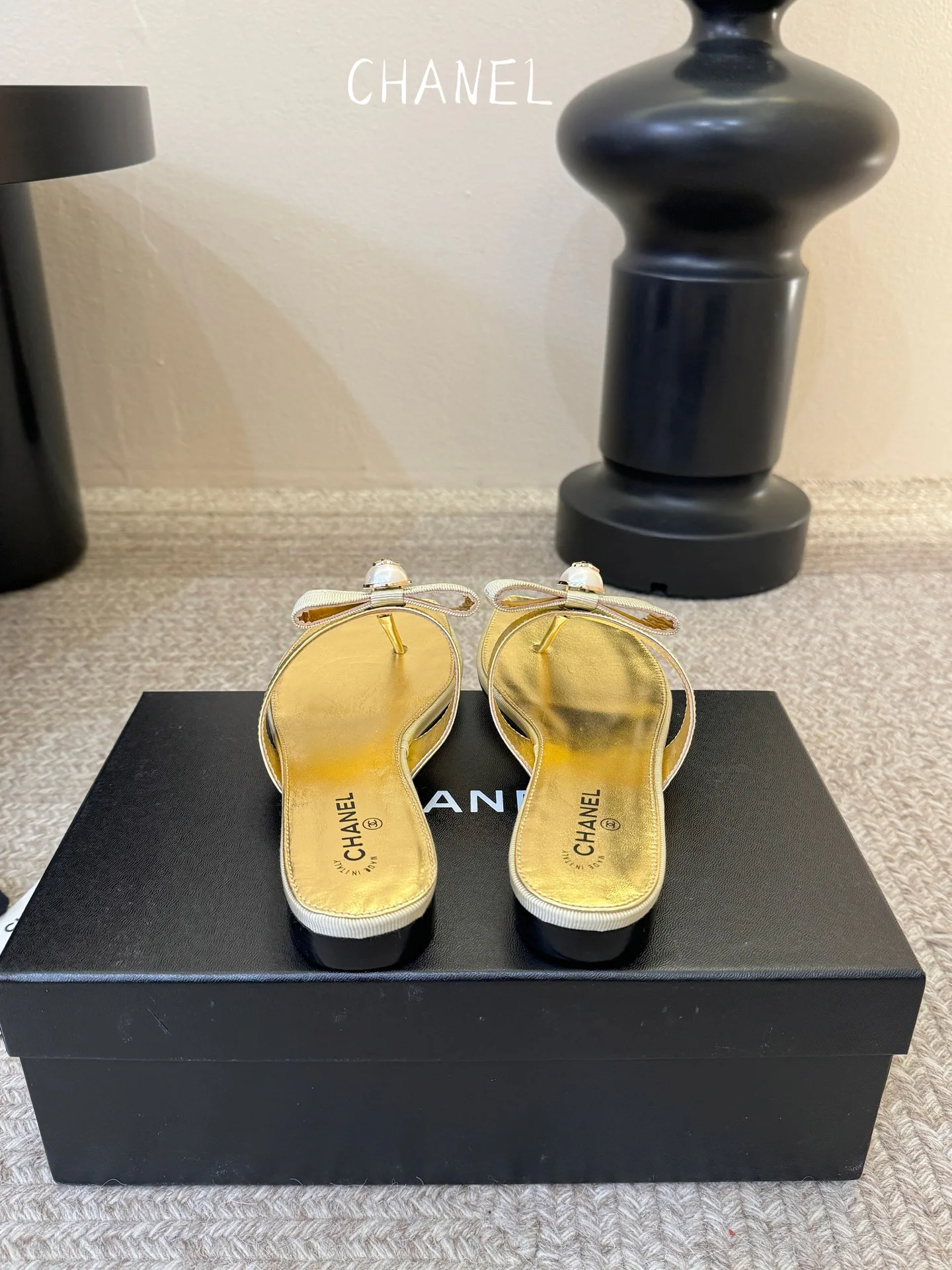 Women's Flip-Flops CHANEL 17220371