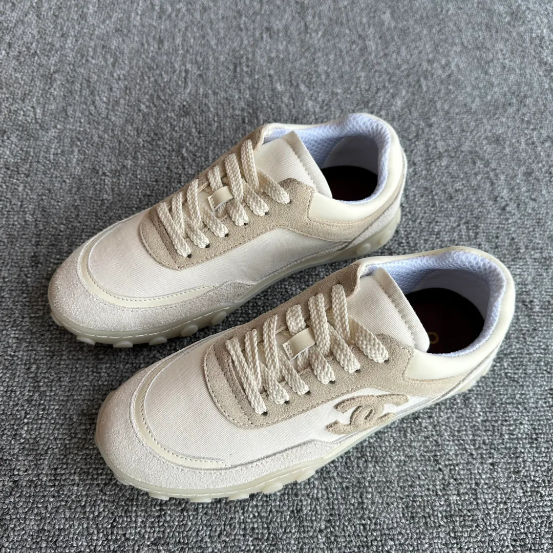 Women's Sneakers CHANEL 18494187