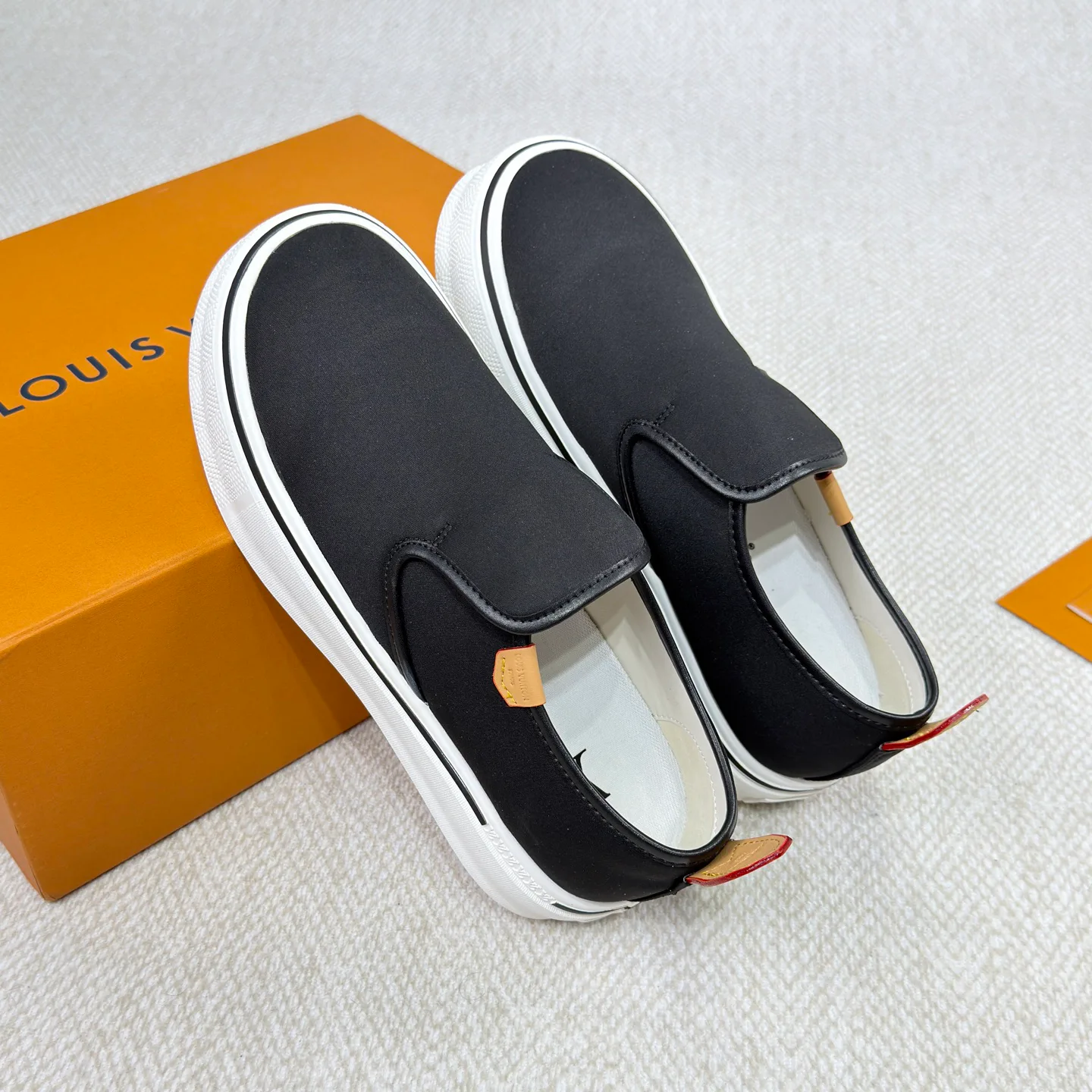 Men's Sneakers LOUIS VUITTON 18365147