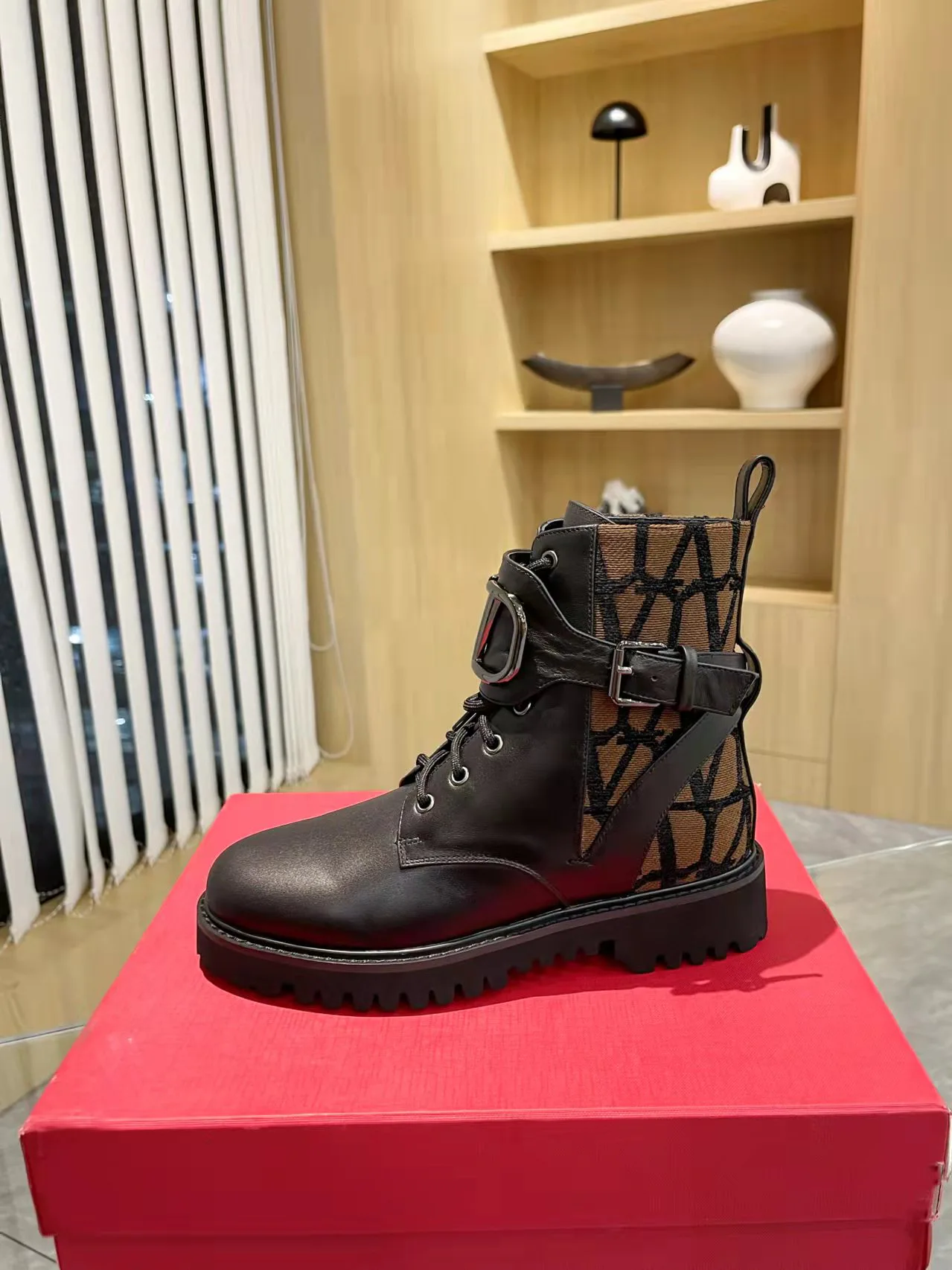 Ботинки Женские Valentino 18616589