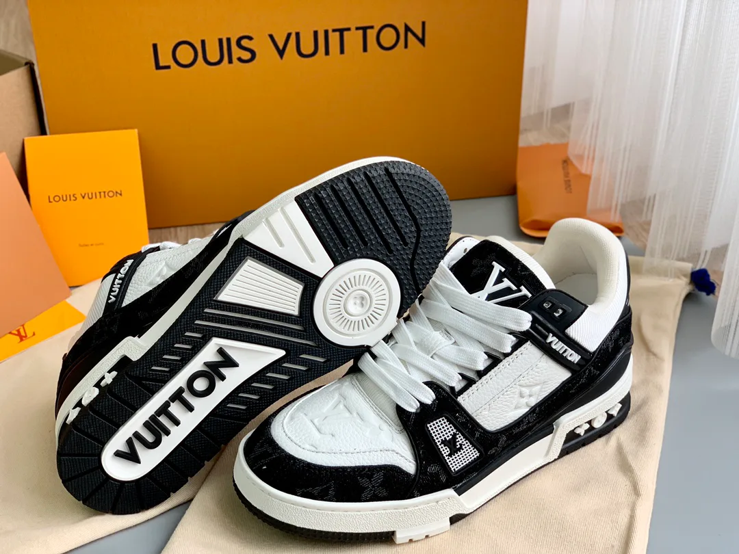 Women's Sneakers LOUIS VUITTON 18014129