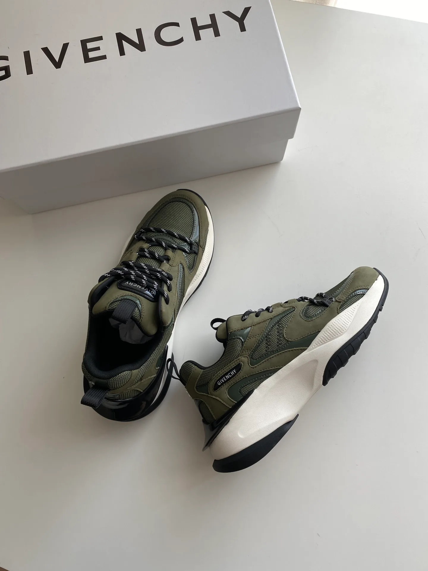 Men's Sneakers GIVENCHY 18417383