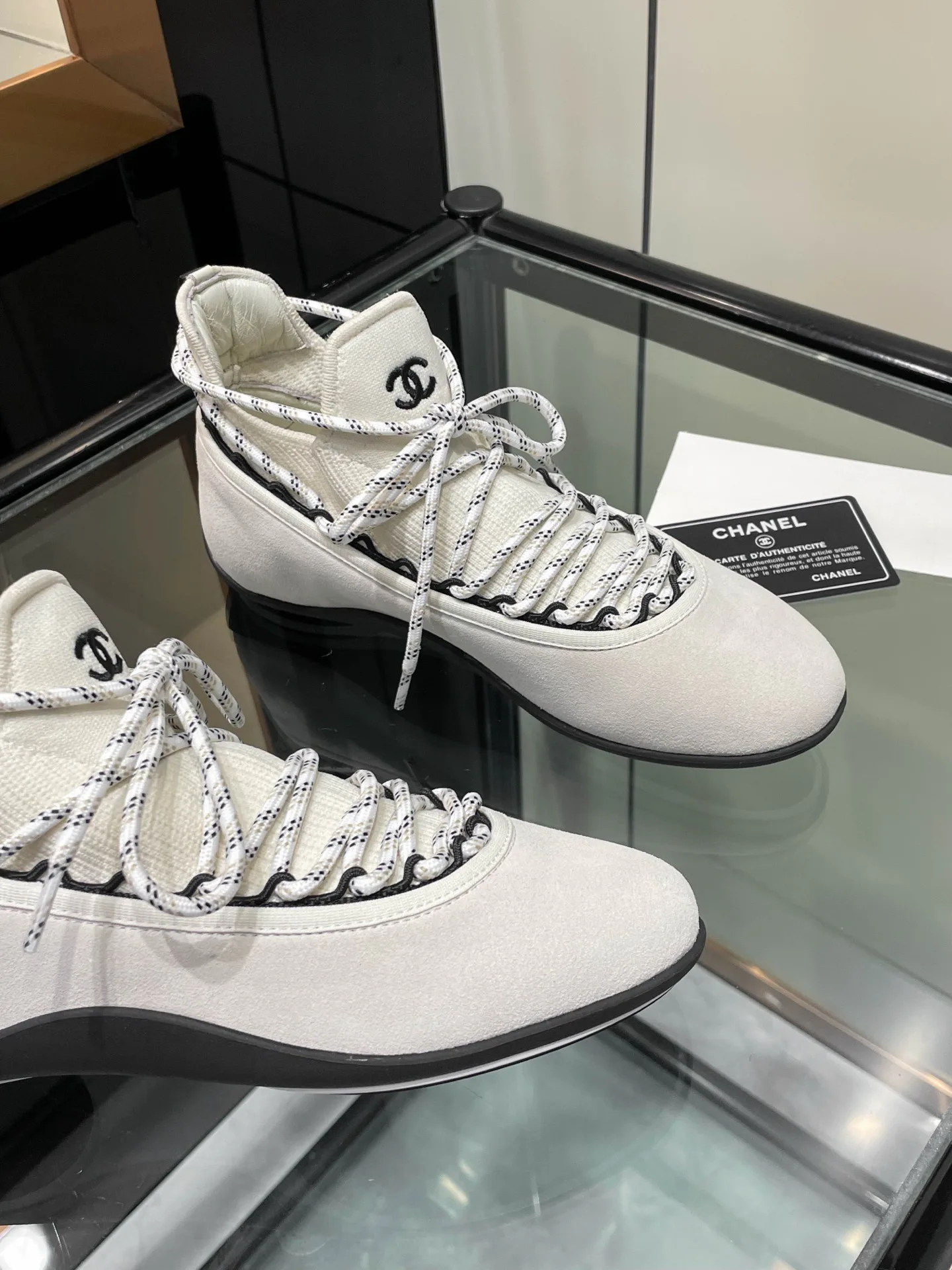 Women's Sneakers CHANEL 17934444