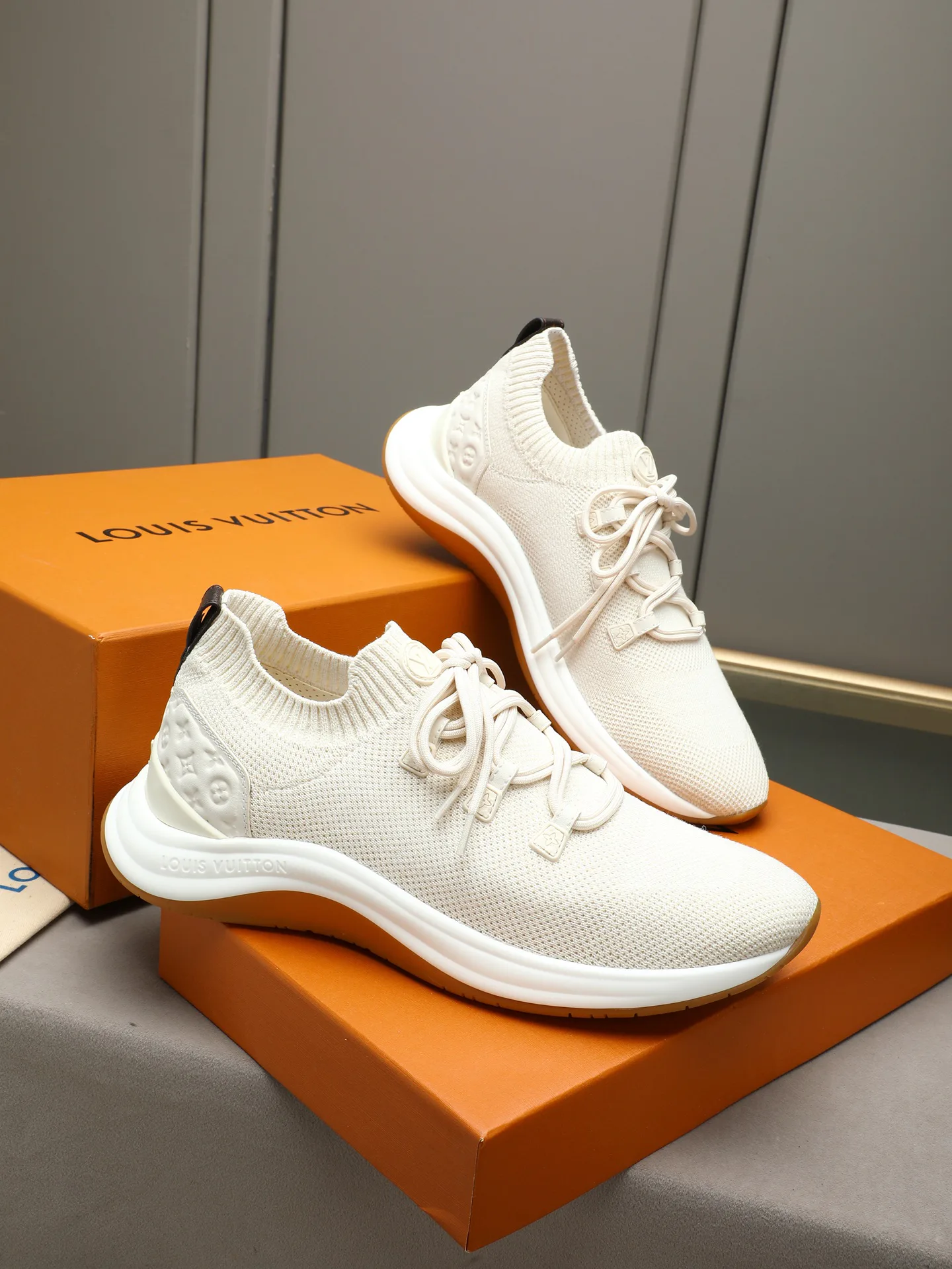 Women's Sneakers LOUIS VUITTON 17947266