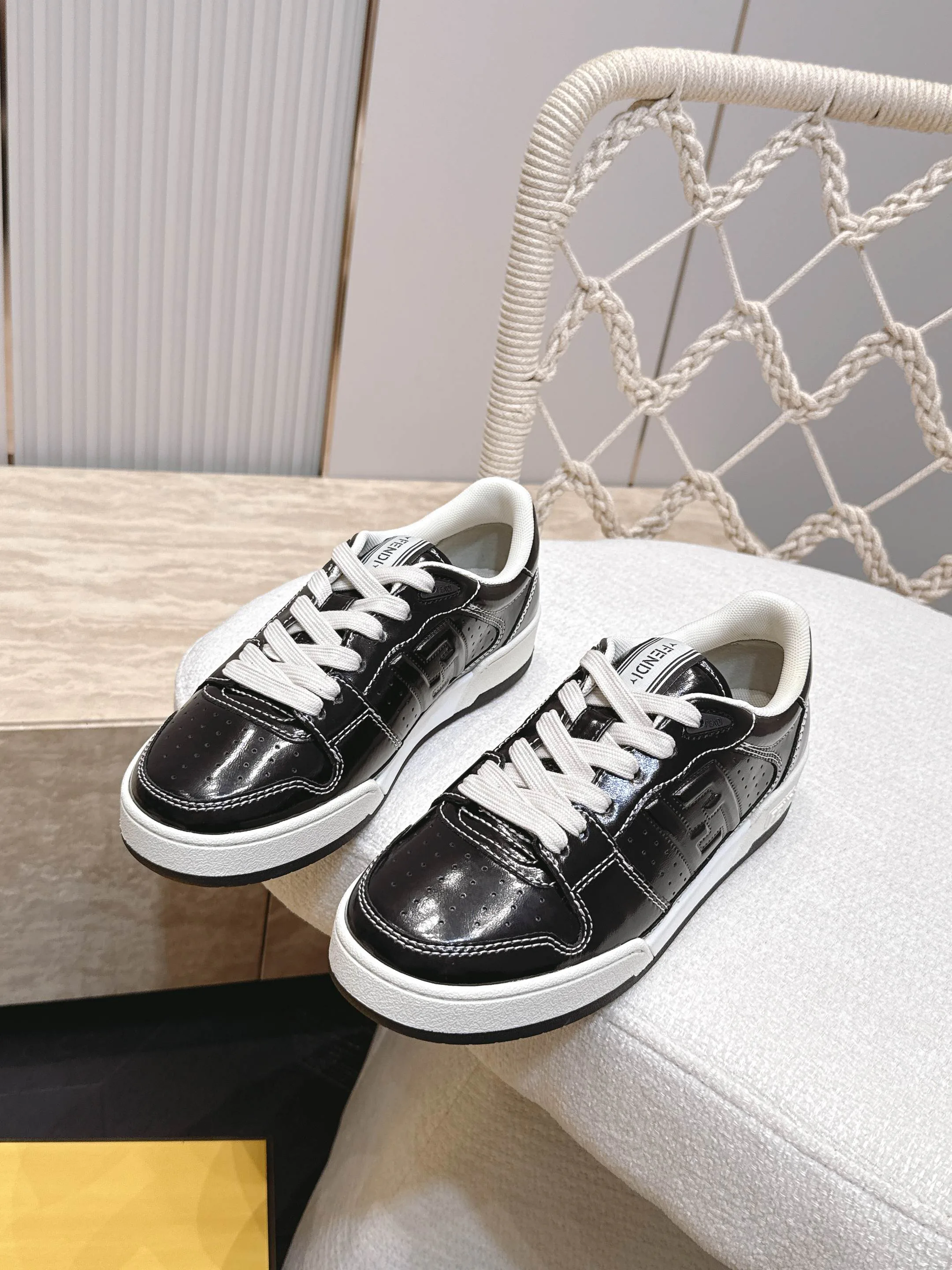 Women's Sneakers FENDI 17682041
