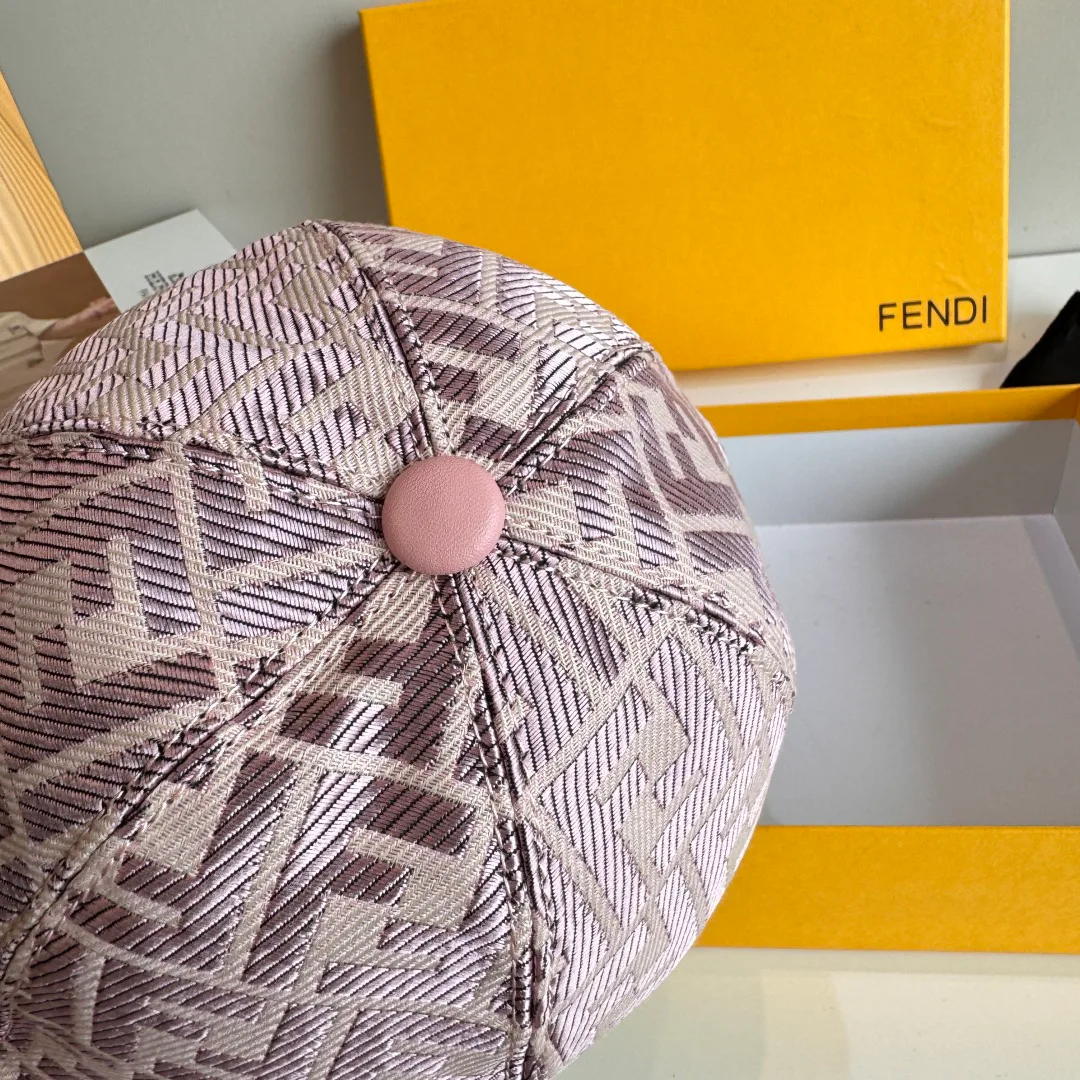 Hats FENDI 18347035