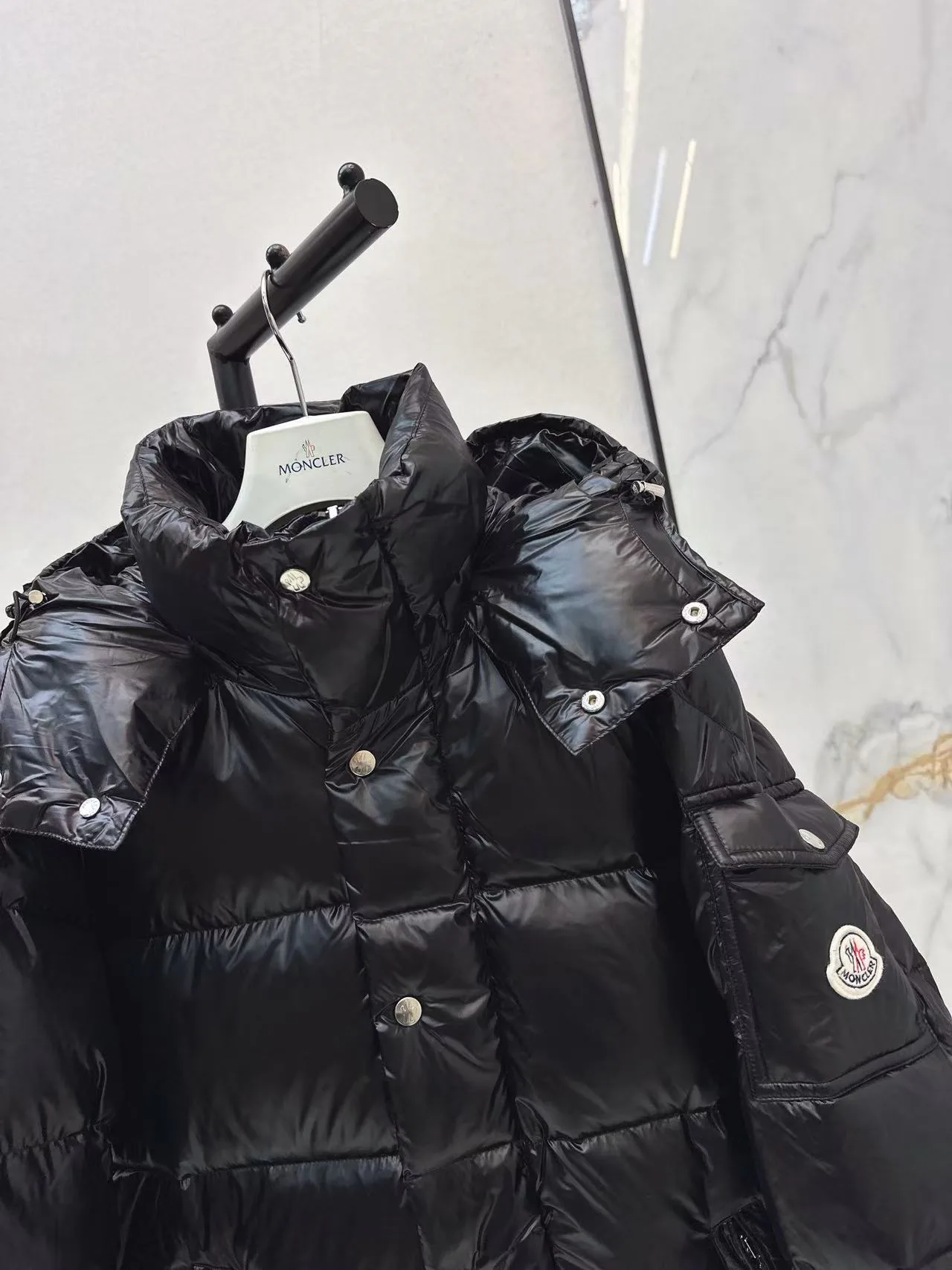 Women's Jackets And Down Jackets MONCLER 18188640