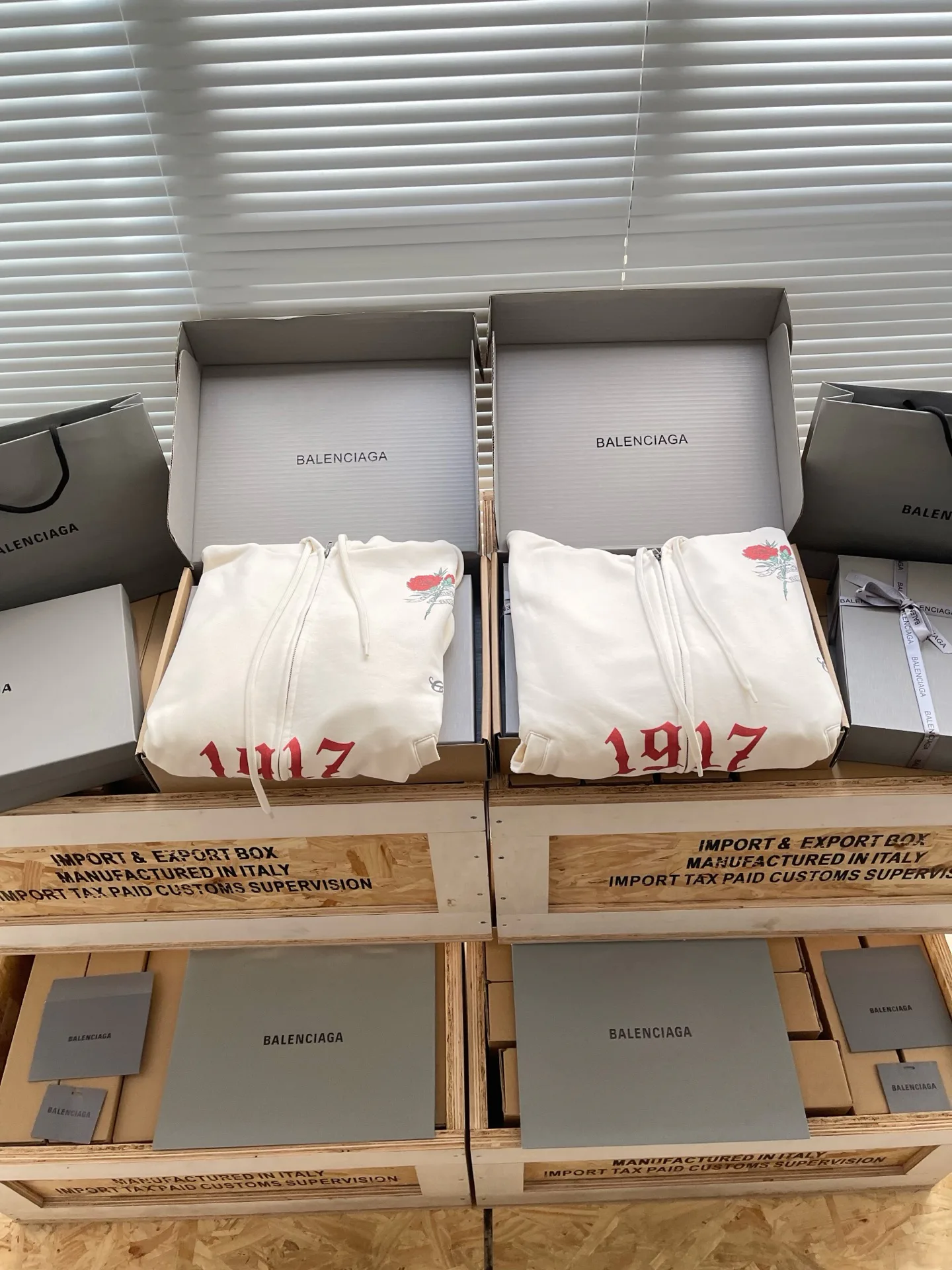 Men's Sweatshirts And Hoodies BALENCIAGA 18153416