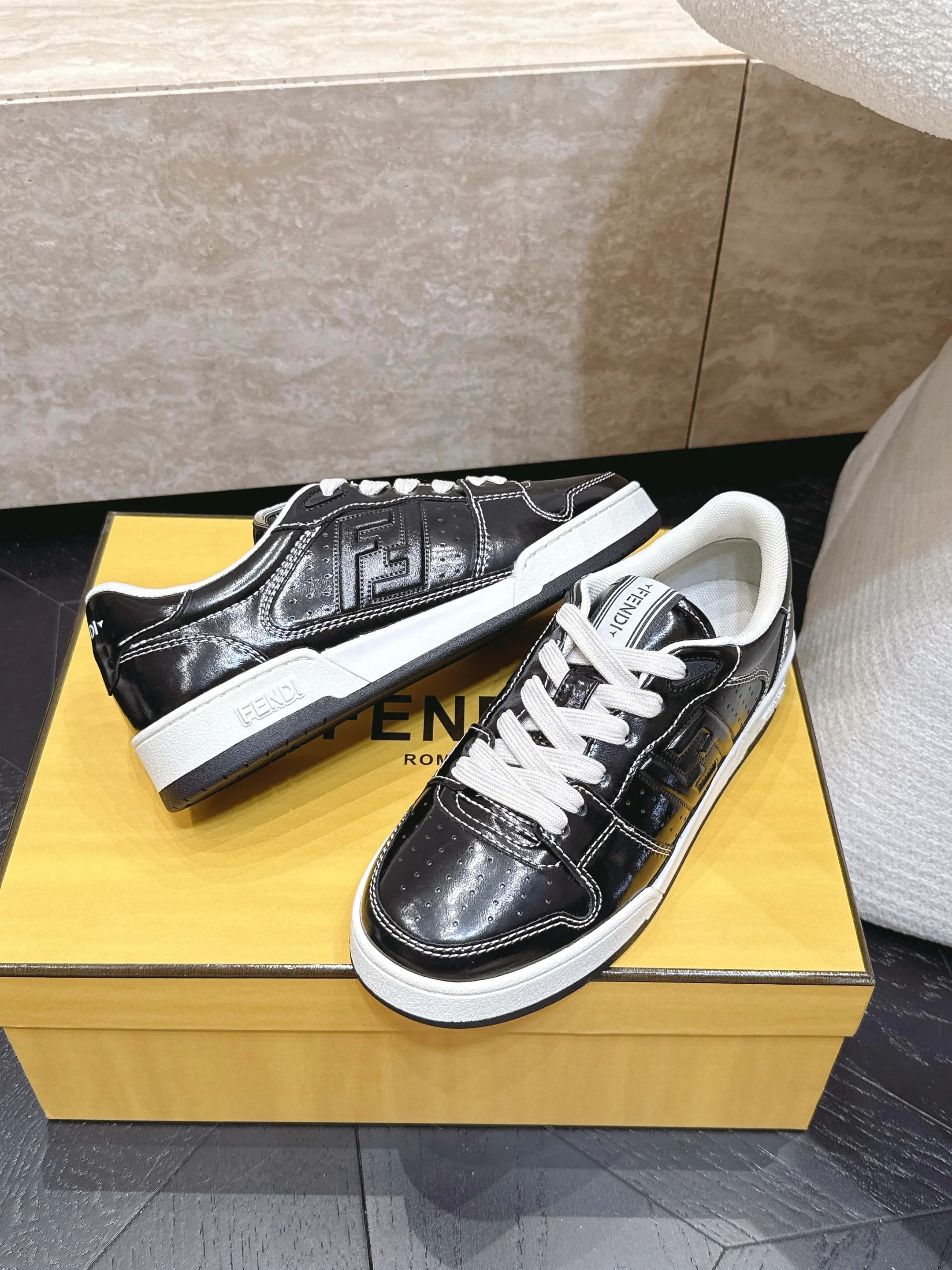Women's Sneakers FENDI 17682041