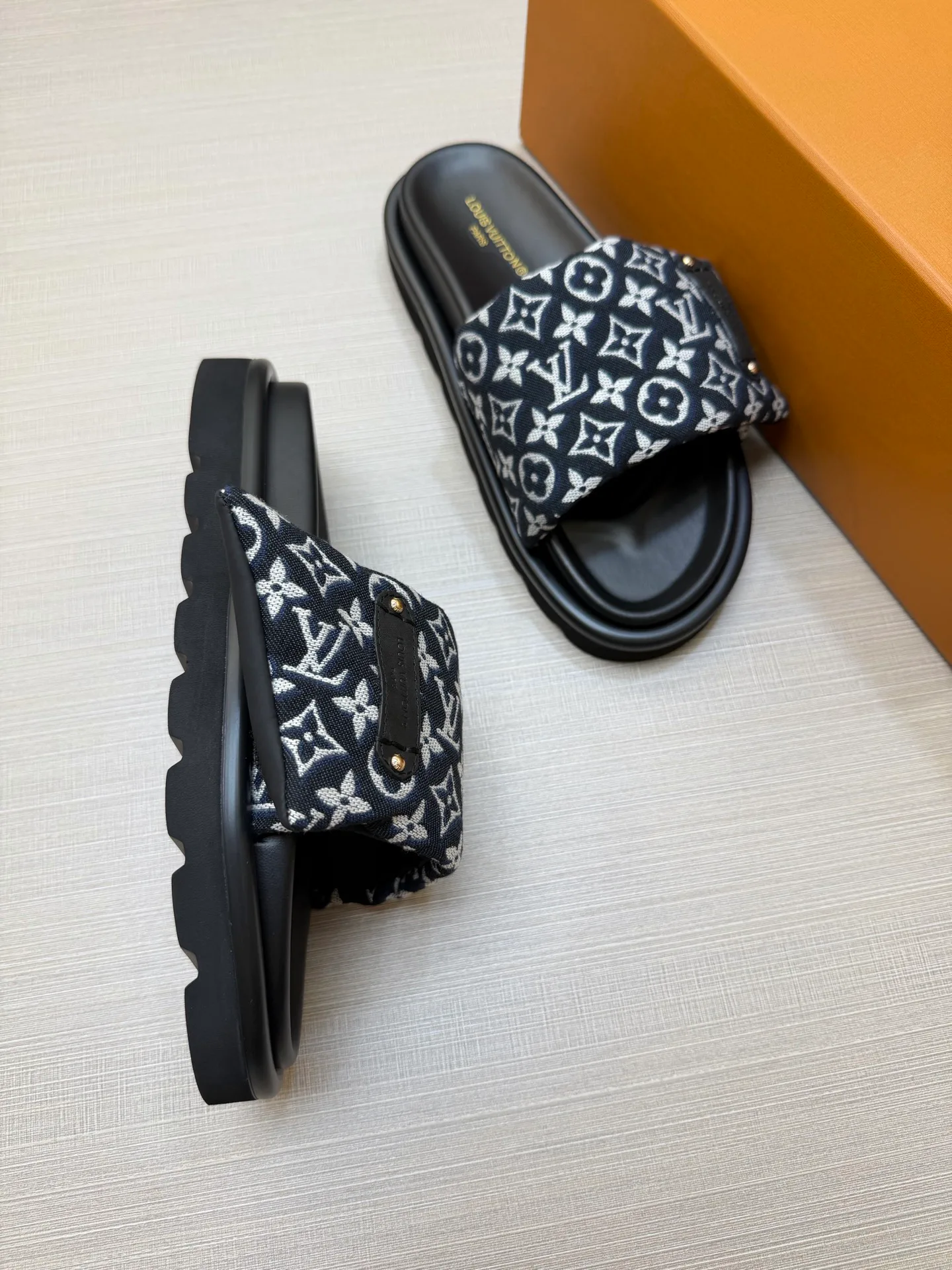 Women's Flip-Flops LOUIS VUITTON 18011826