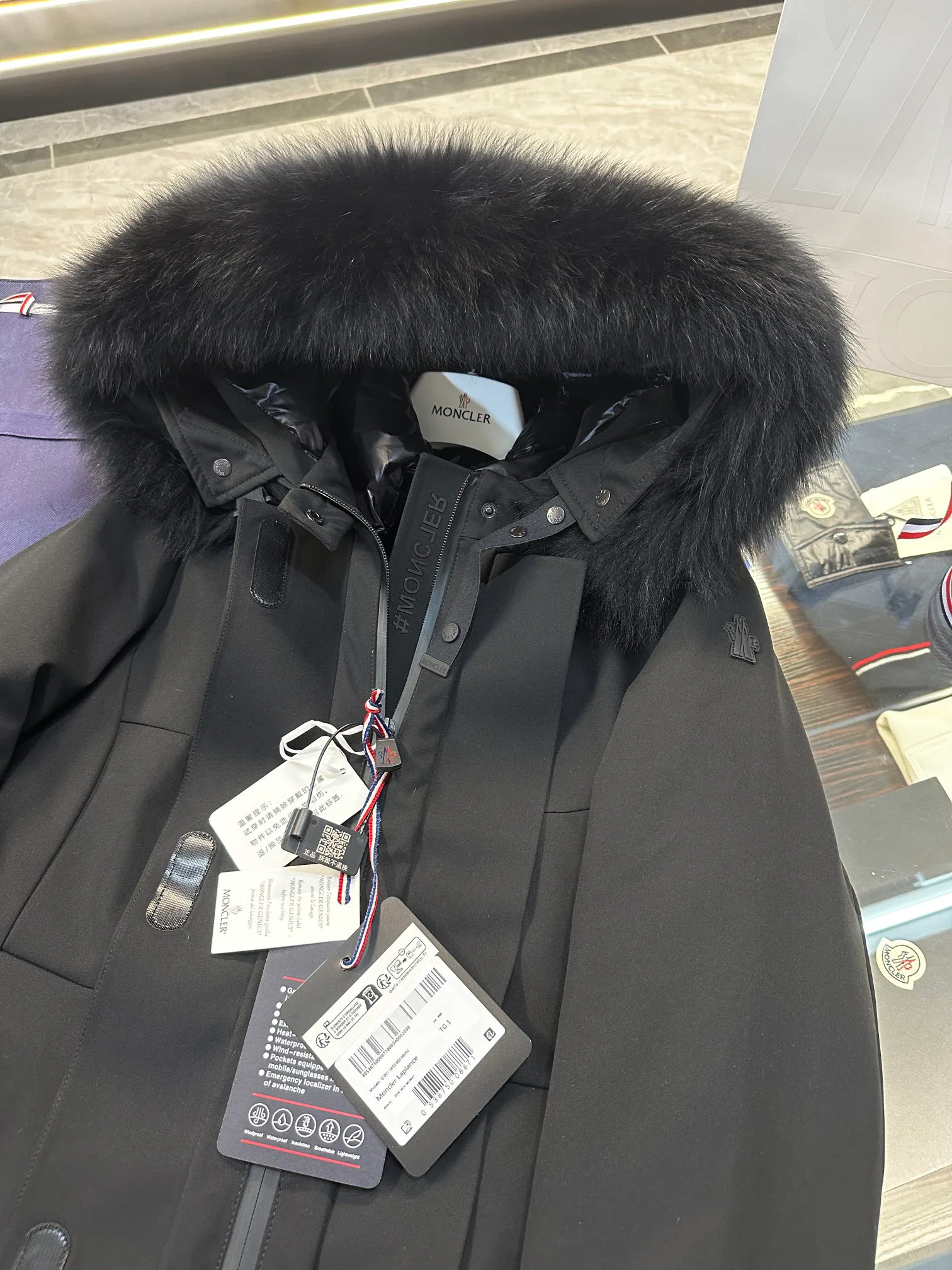 Women's Jackets And Down Jackets MONCLER 18133804