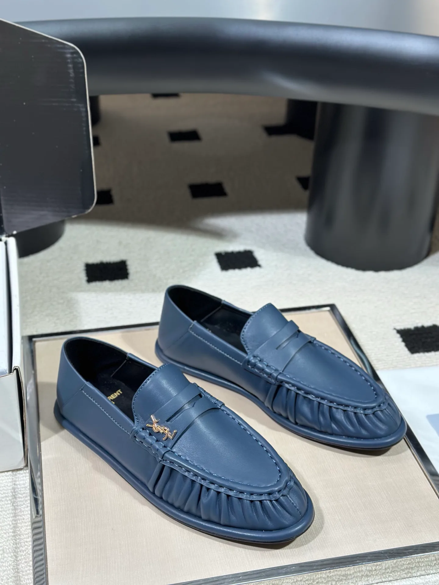 Women's Loafers And Moccasins SAINT LAURENT 18041760