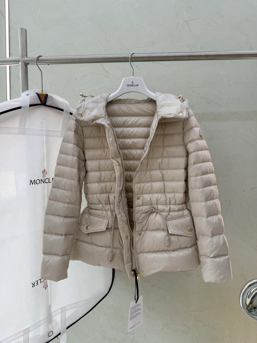 Women's Jackets And Down Jackets MONCLER 18043552