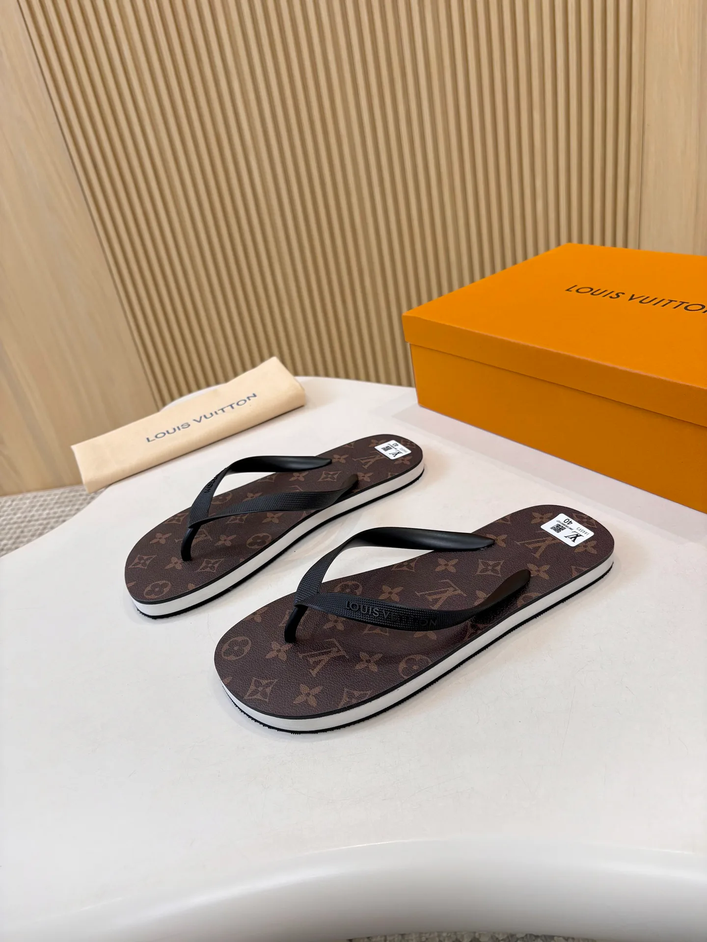 Women's Flip-Flops LOUIS VUITTON 18025534