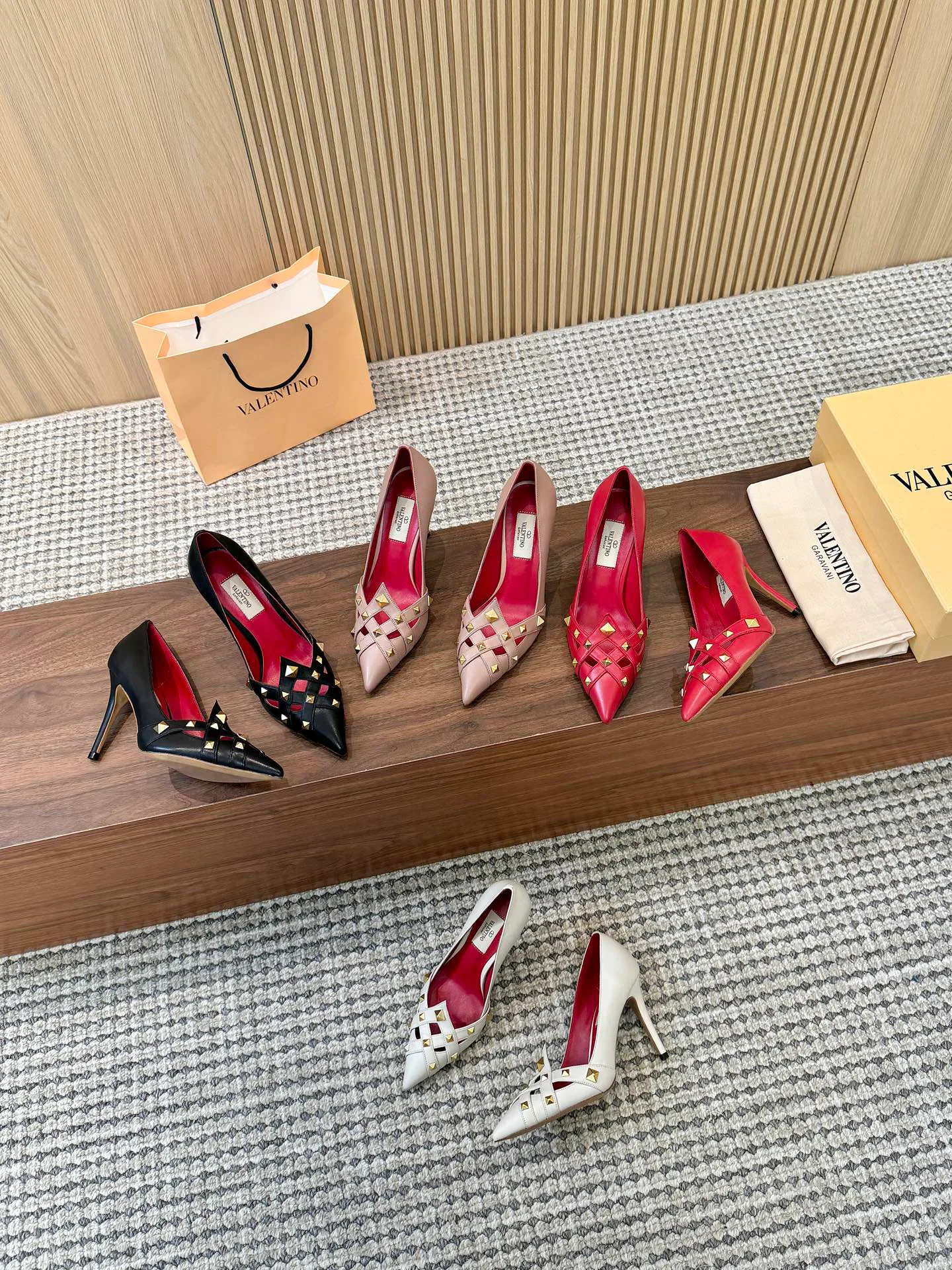 Women's Heels VALENTINO 17411476