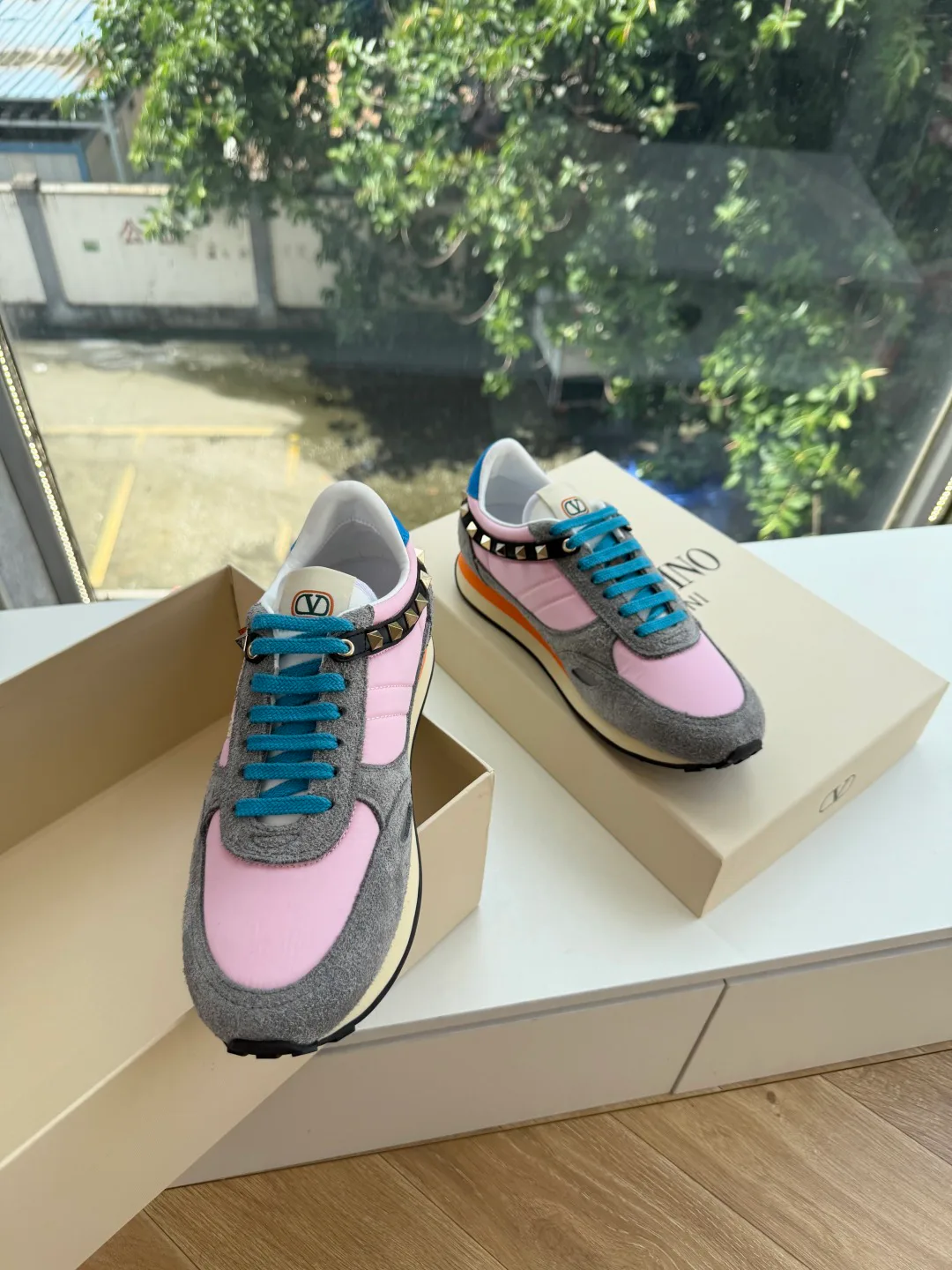 Women's Sneakers VALENTINO 18053443