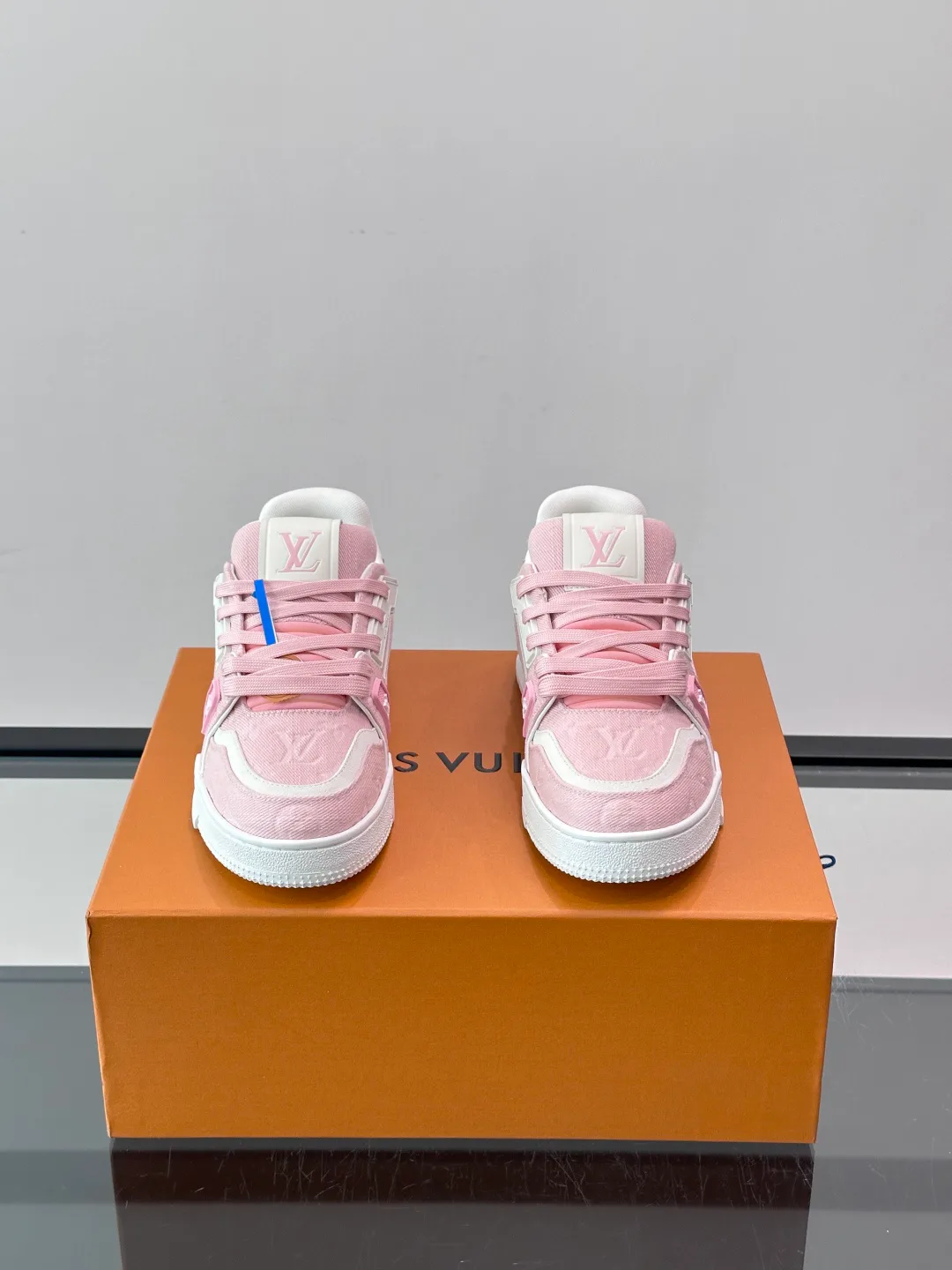 Men's Sneakers LOUIS VUITTON 18142179