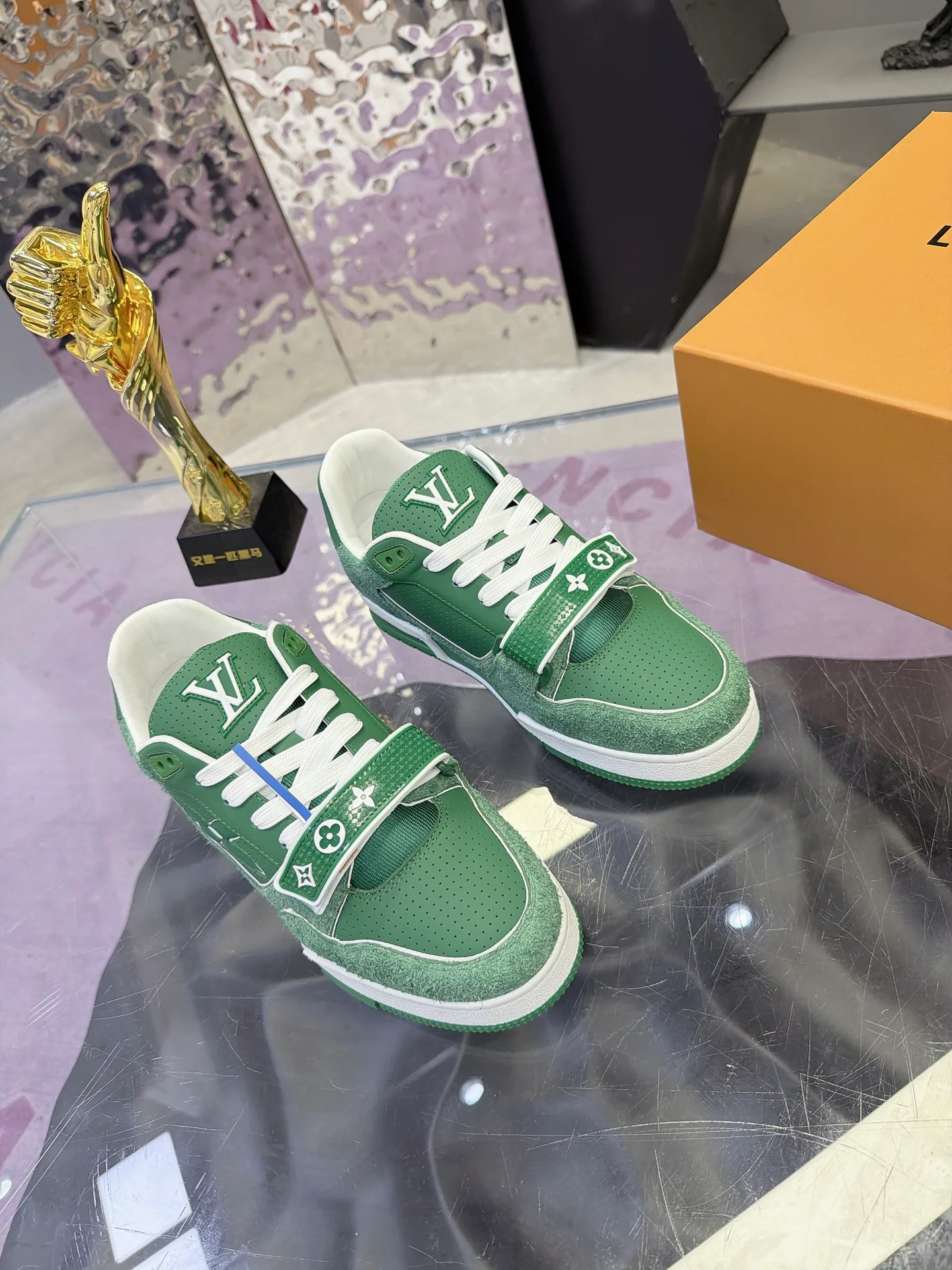 Women's Sneakers LOUIS VUITTON 17740573