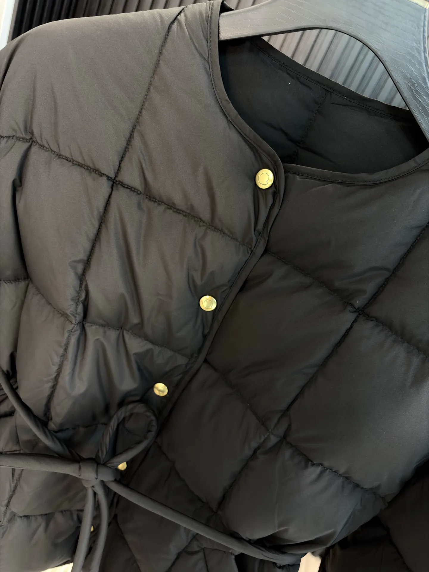 Women's Jackets And Down Jackets MONCLER 18537976