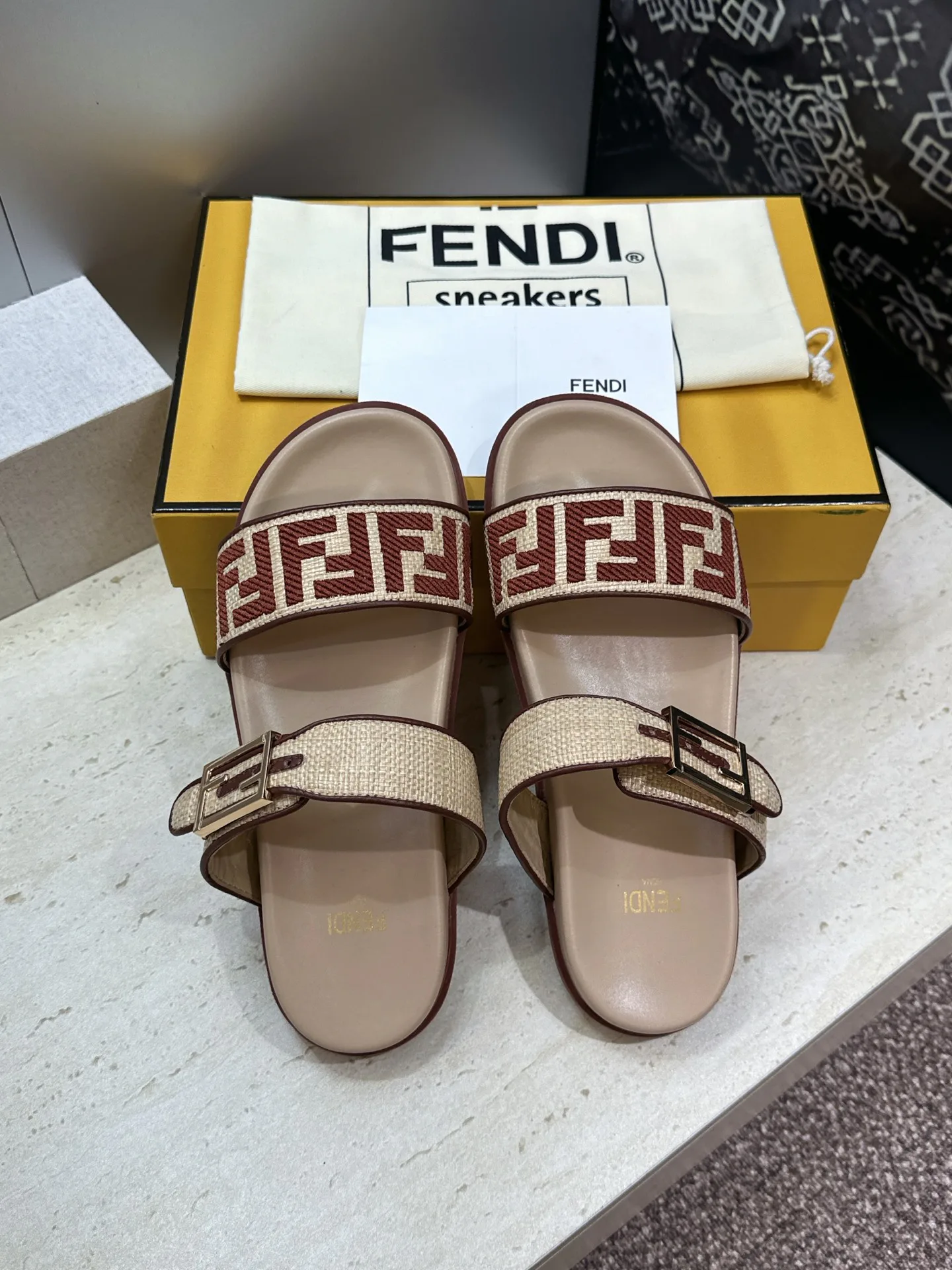 Women's Flip-Flops FENDI 16910446