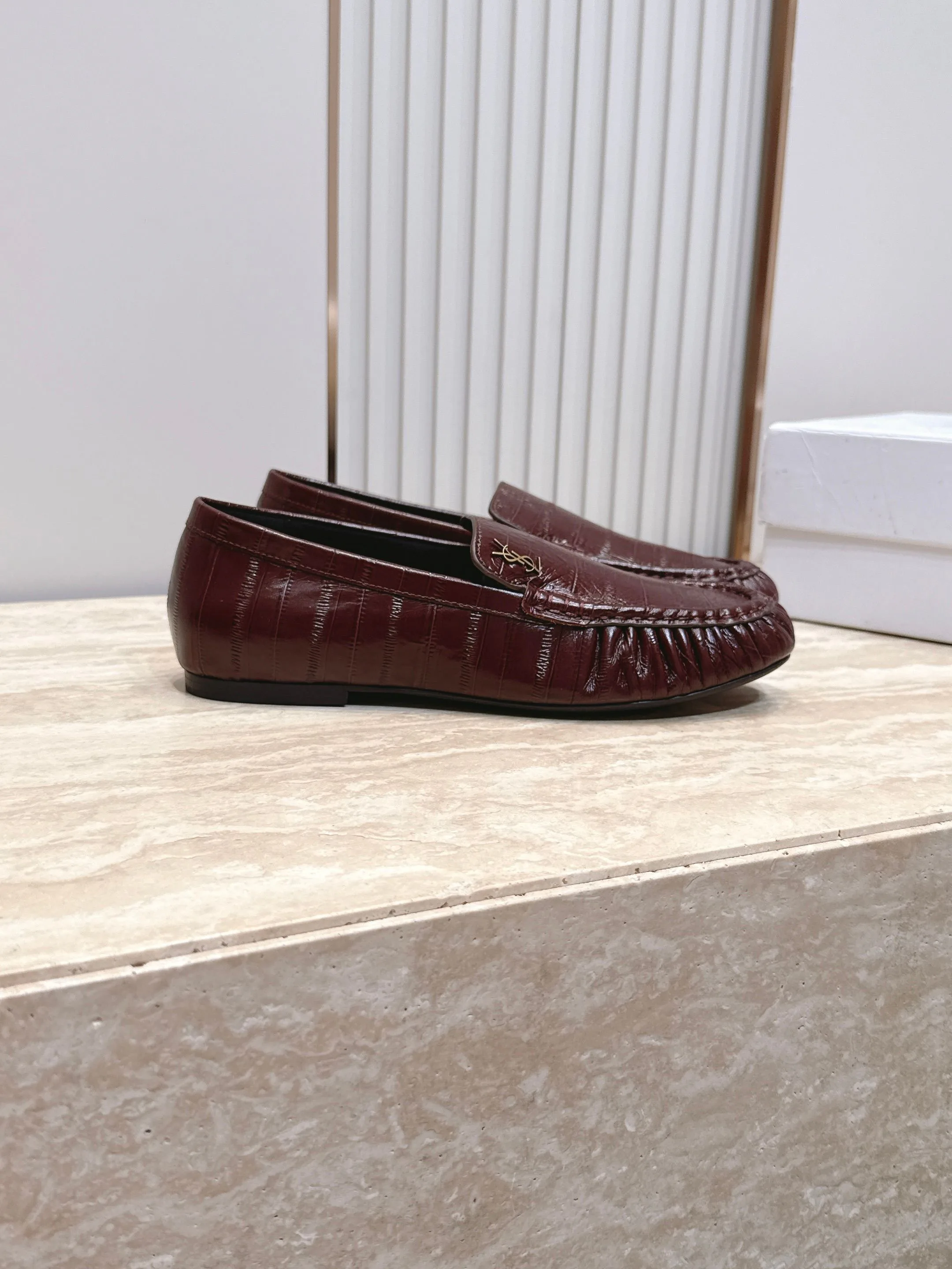 Women's Loafers And Moccasins SAINT LAURENT 17701330