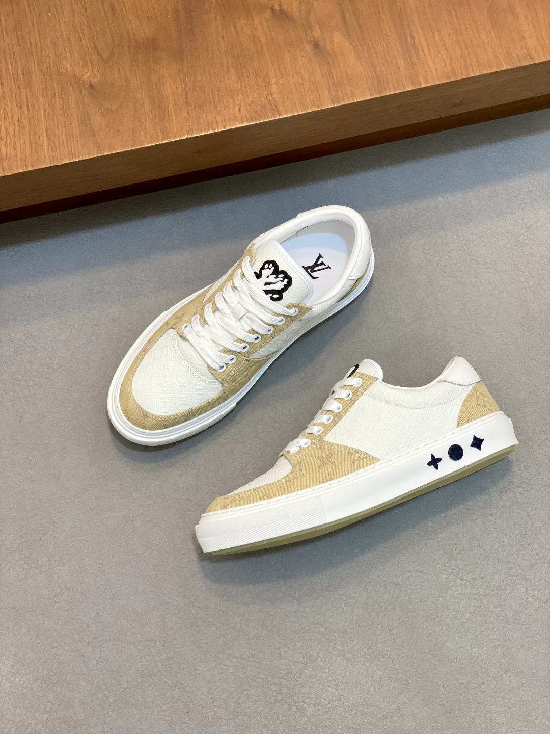 Men's Sneakers LOUIS VUITTON 17934209