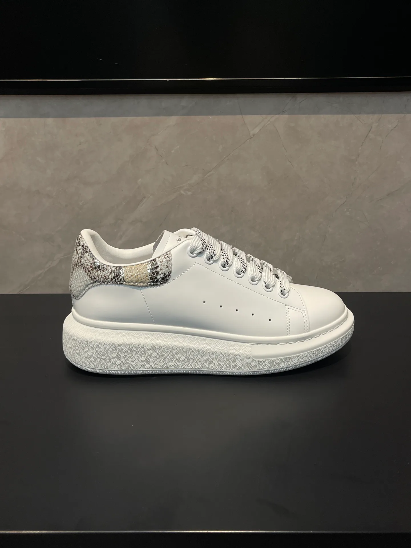 Women's Sneakers ALEXANDER MCQUEEN 17827935