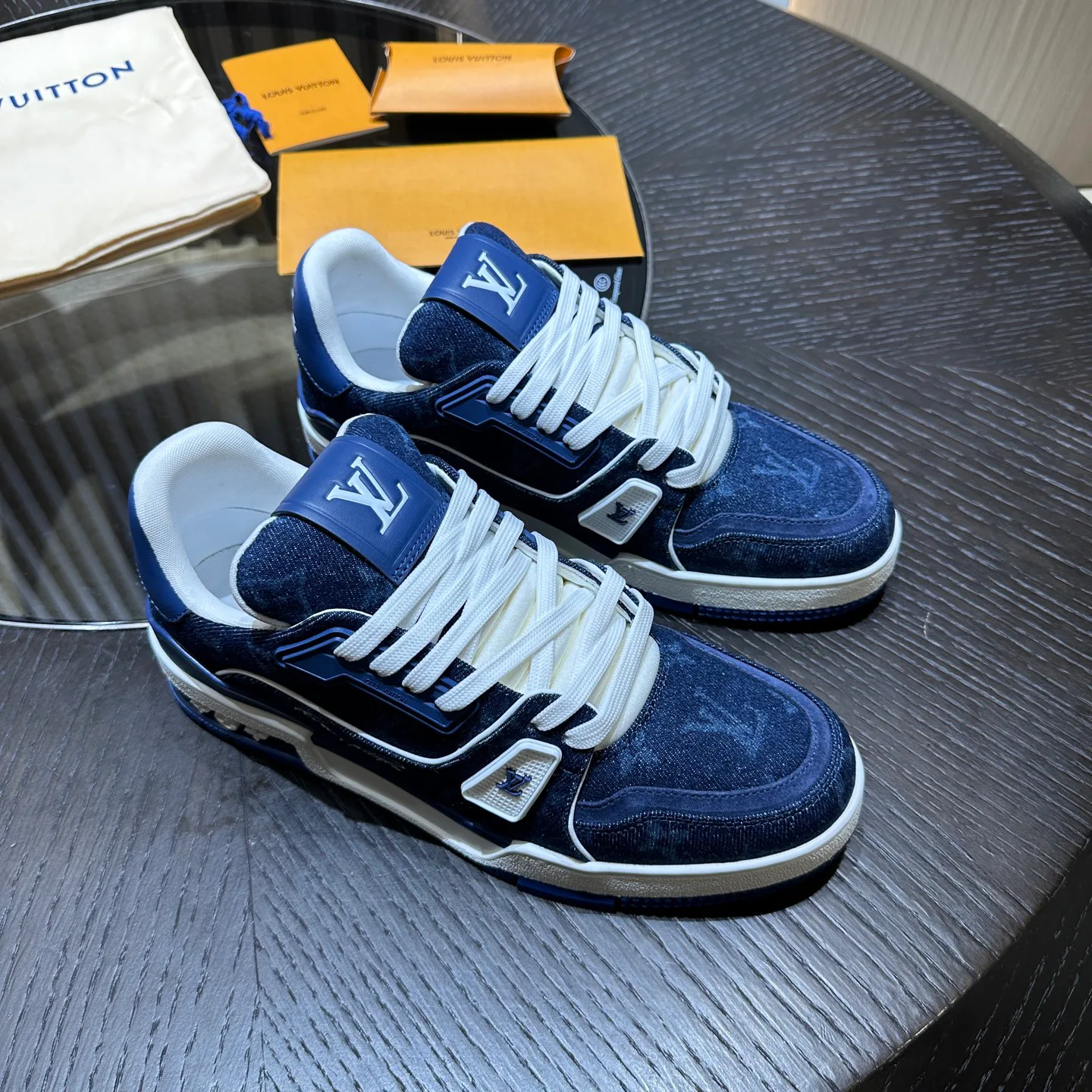 Women's Sneakers LOUIS VUITTON 18192020