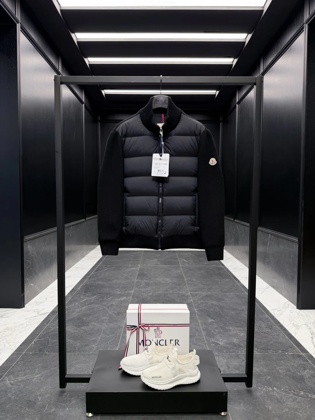 Men's Jackets And Down Jackets MONCLER 18416837
