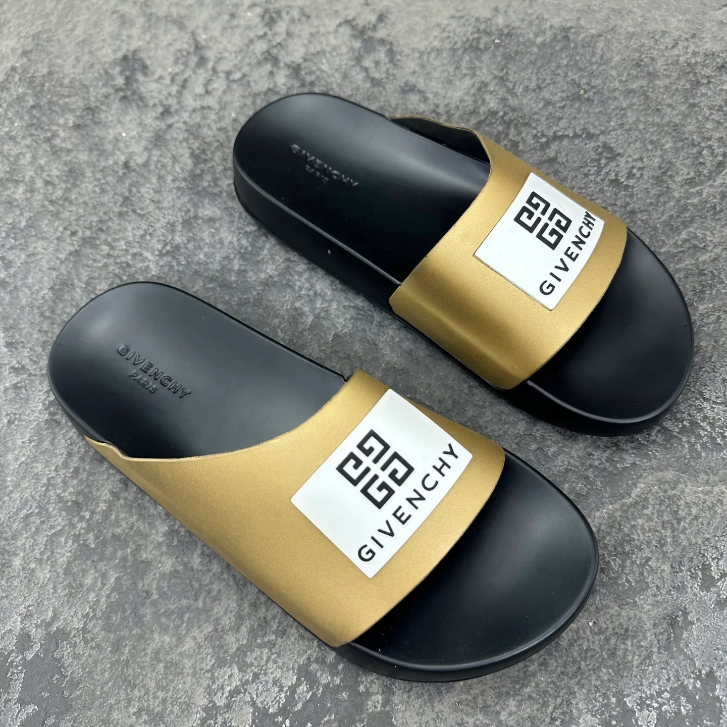 Men's Flip-Flops GIVENCHY 18153707
