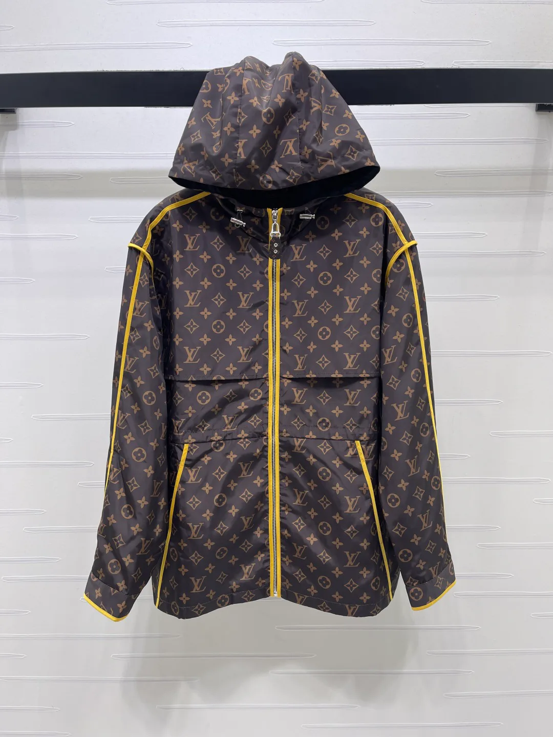 Women's Jackets And Down Jackets LOUIS VUITTON 18038738