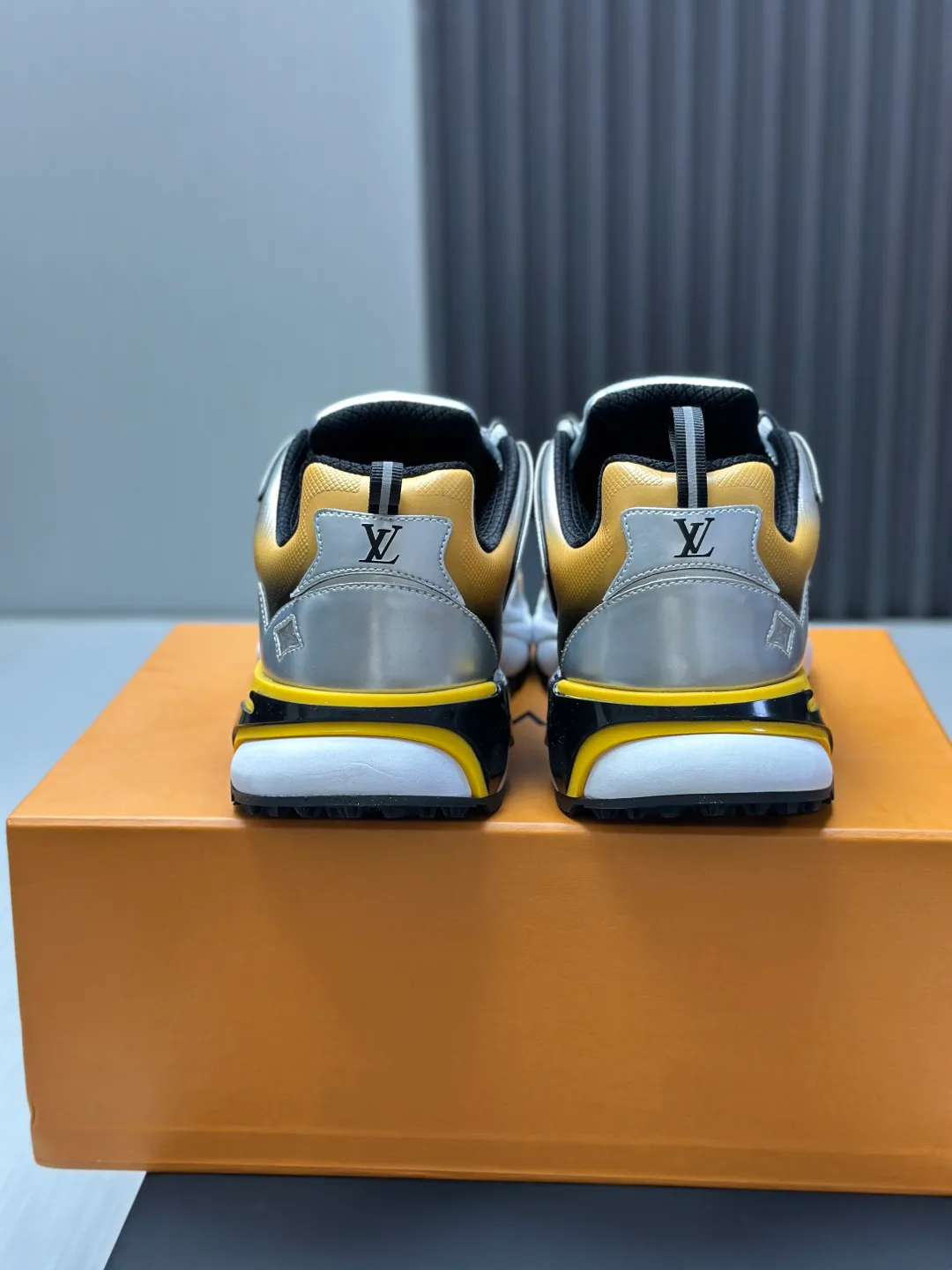Men's Sneakers LOUIS VUITTON 18211981