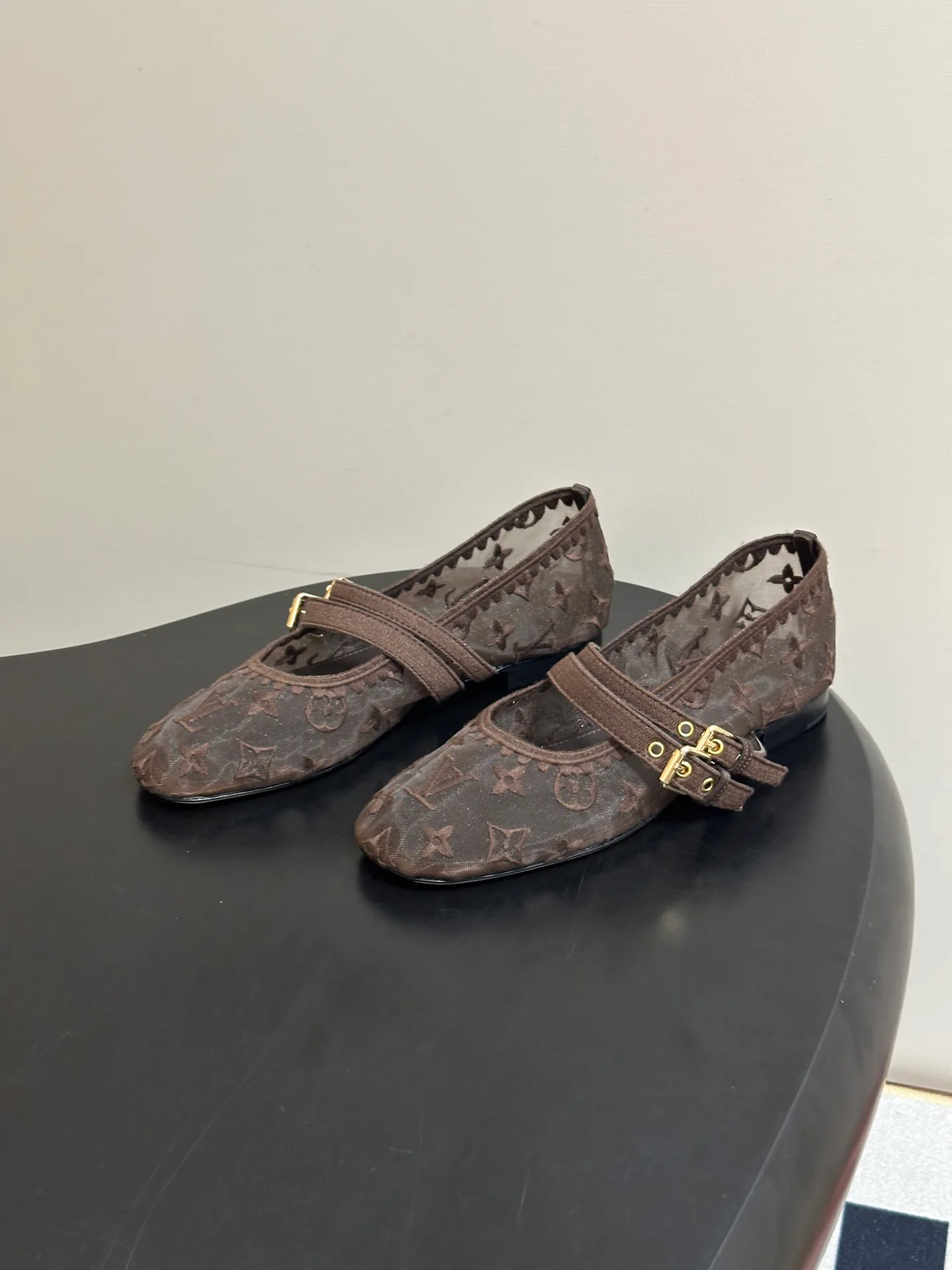 Women's Ballet Flats LOUIS VUITTON 18340939