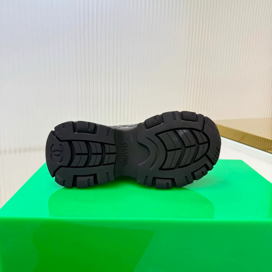 Women's Sneakers CHANEL 18366956