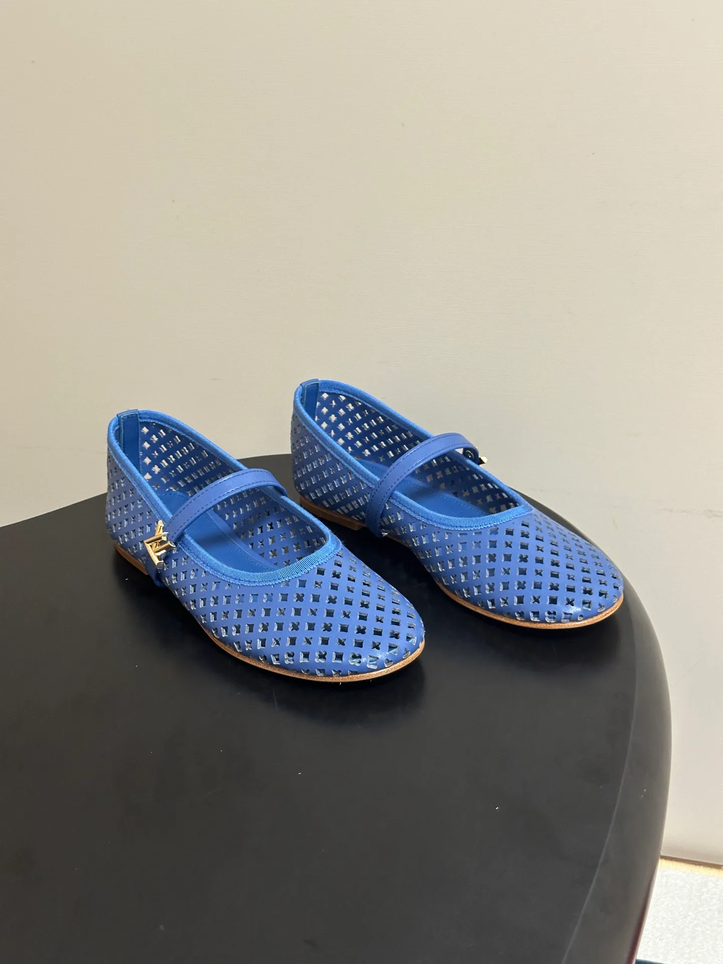 Women's Ballet Flats LOUIS VUITTON 17768176