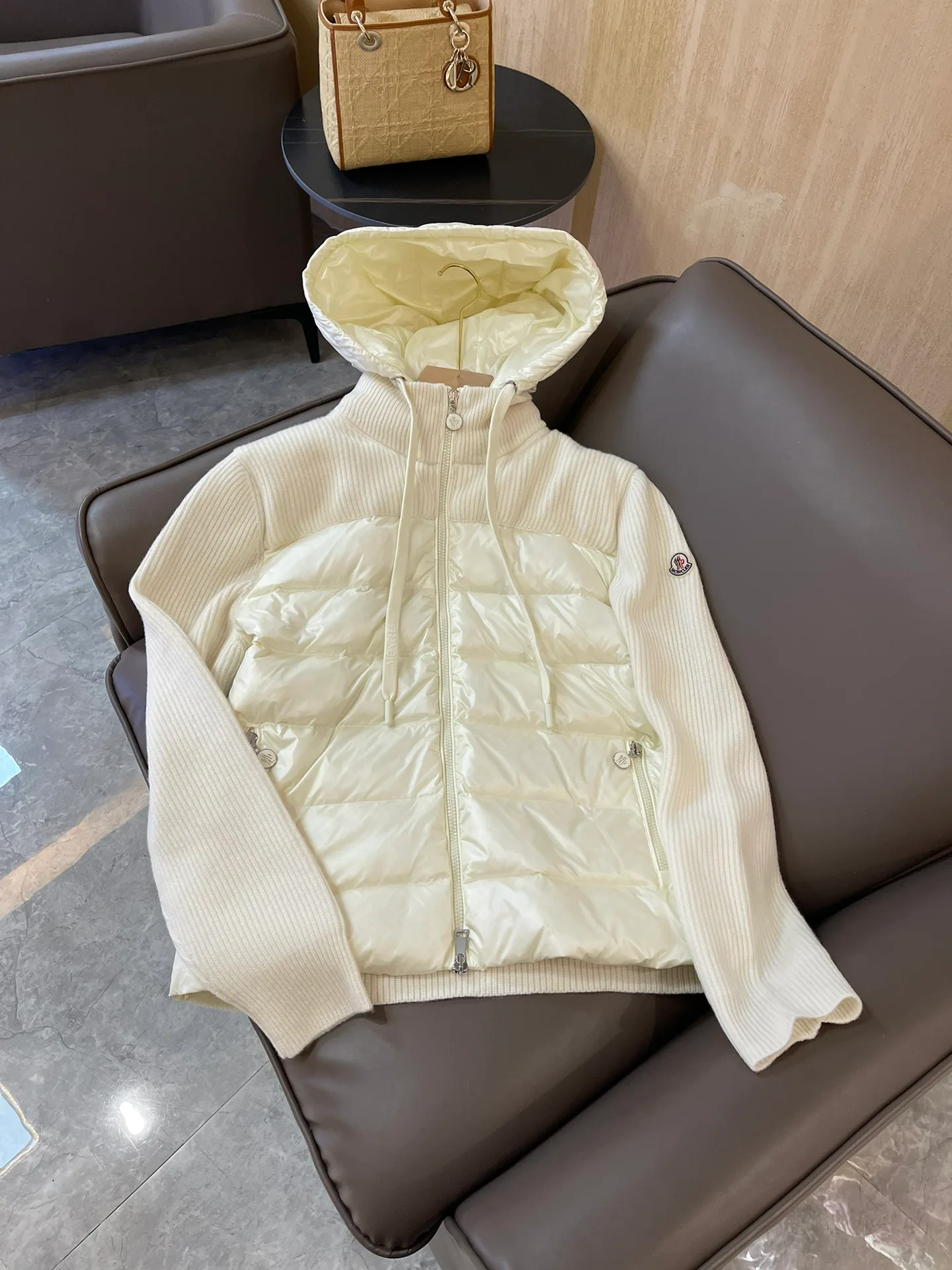 Women's Jackets And Down Jackets MONCLER 17886536