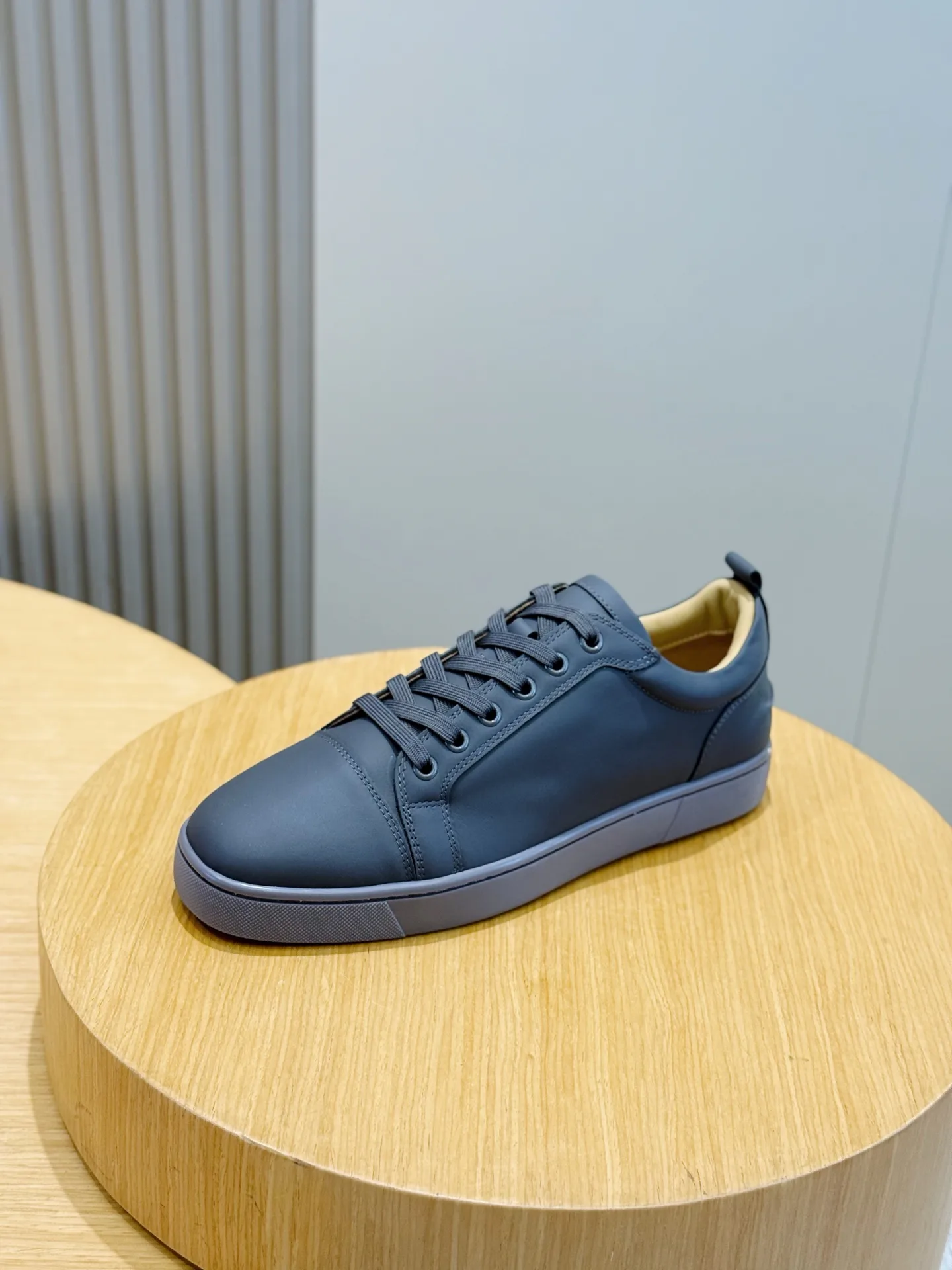 Men's Sneakers CHRISTIAN LOUBOUTIN 18100989