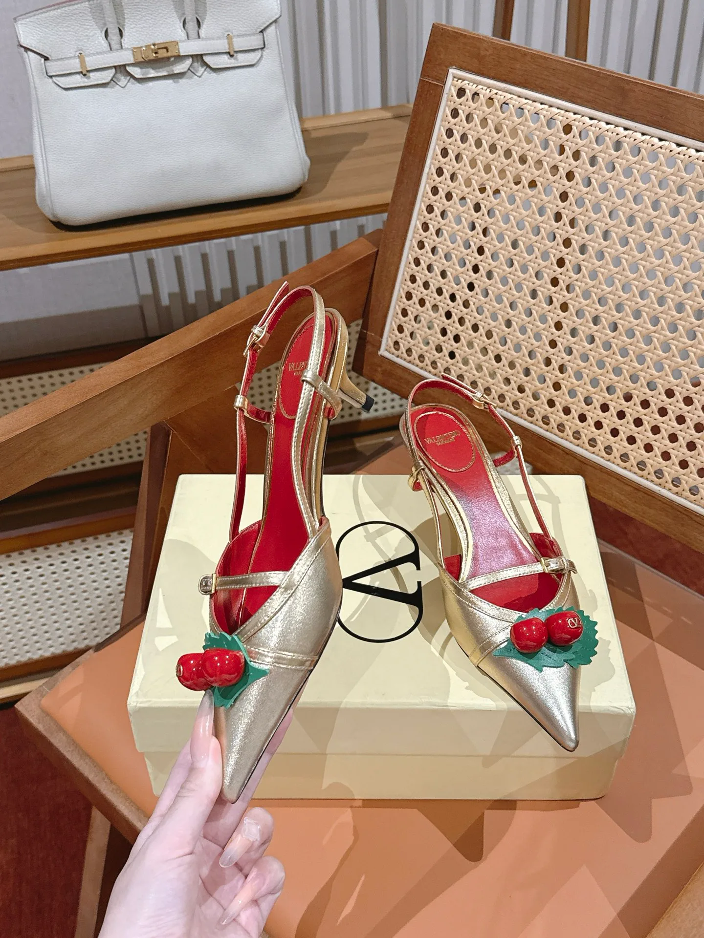 Women's Open-Toe Sandals VALENTINO 17665580