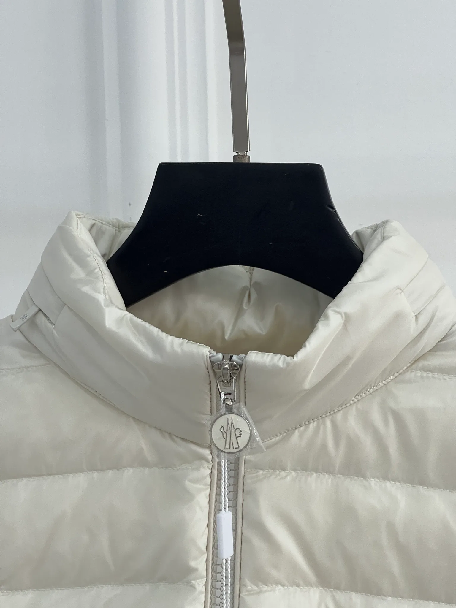 Women's Jackets And Down Jackets MONCLER 18416267