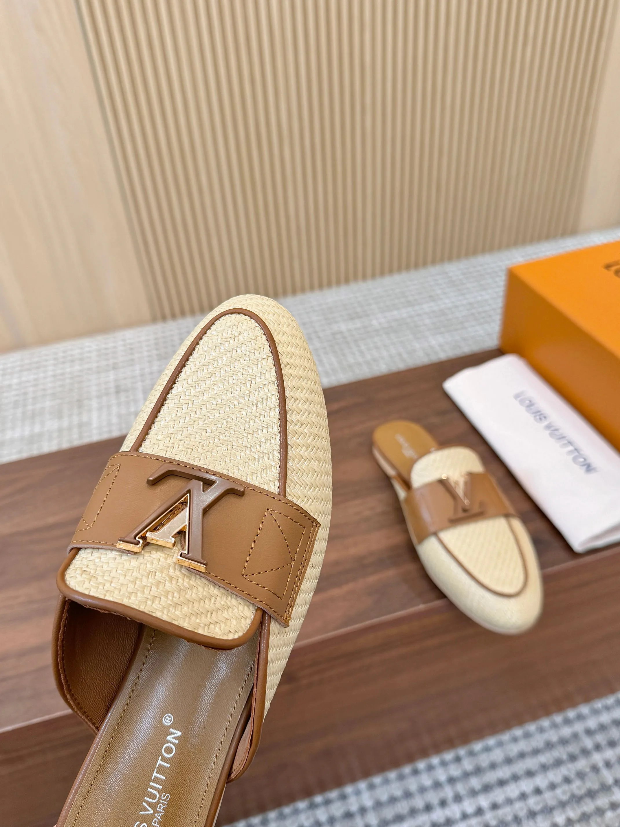 Women's Mules And Clogs LOUIS VUITTON 17578132