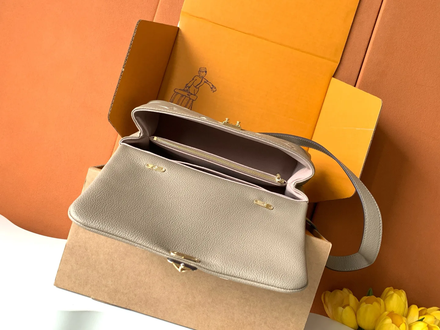 Women's Classic Handbags LOUIS VUITTON 18520972