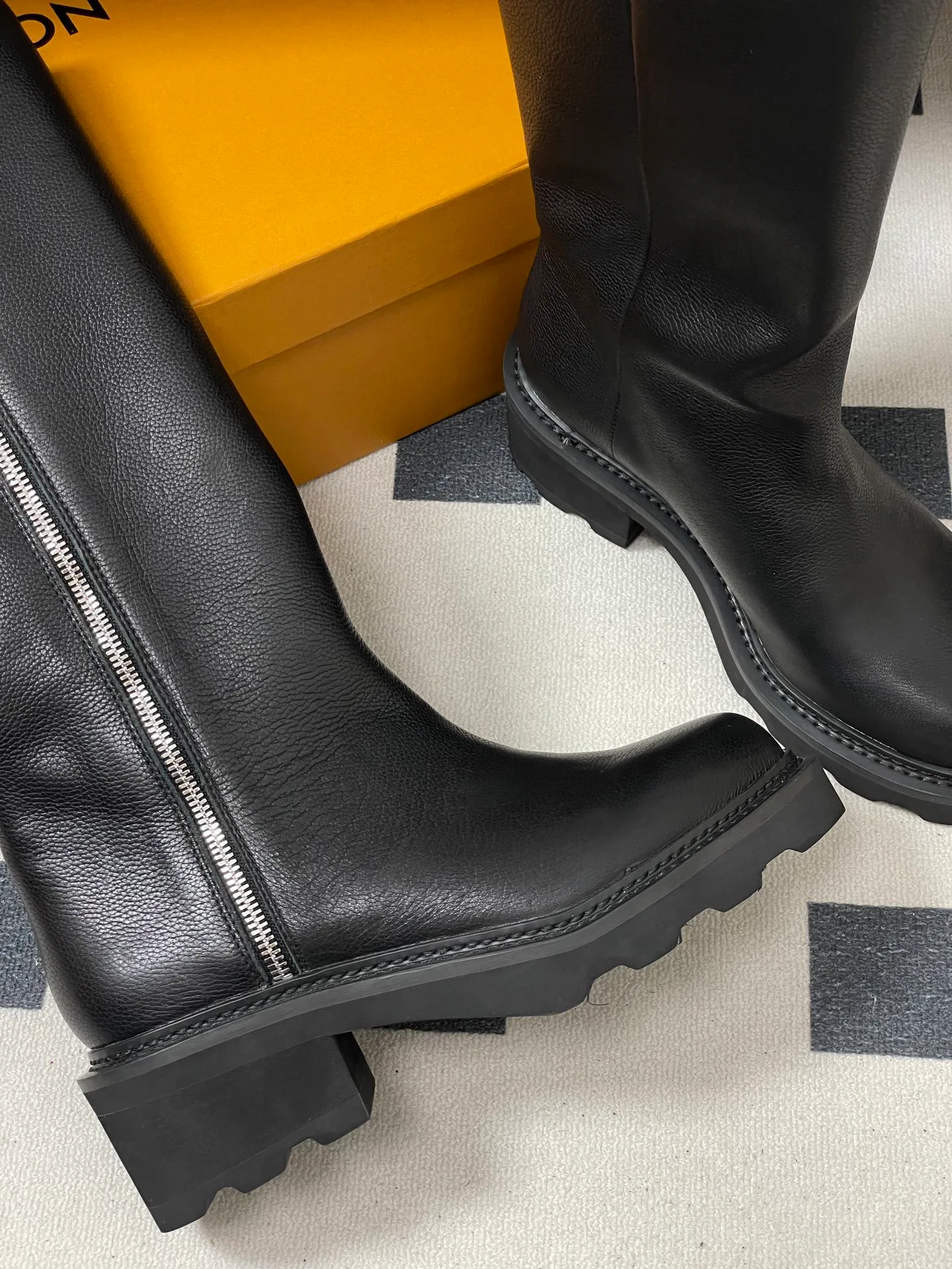 Women's Boots LOUIS VUITTON 18388126